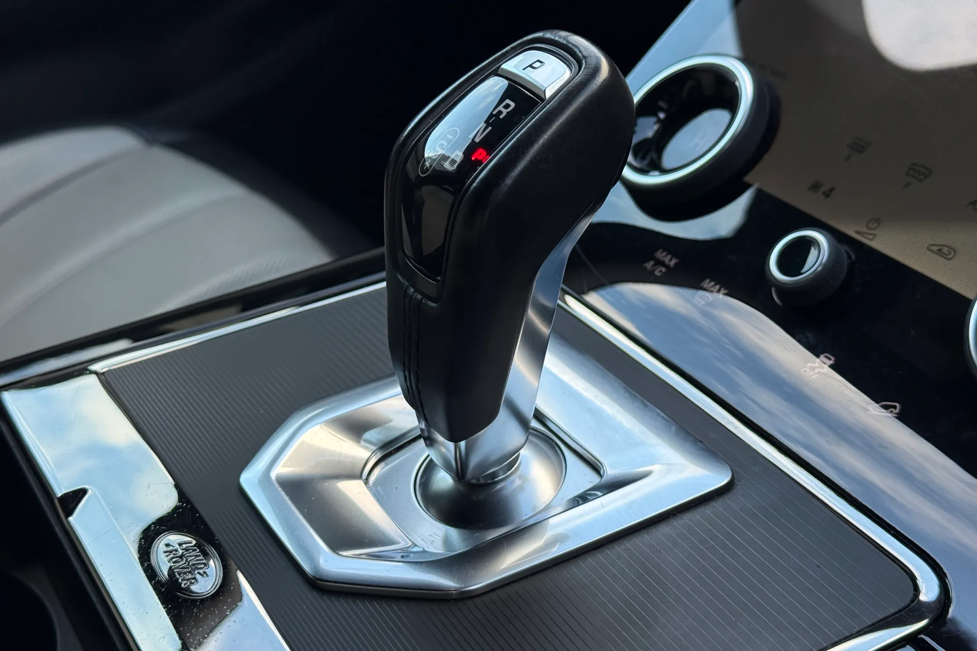 LAND ROVER RANGE ROVER EVOQUE thumbnail image number 19