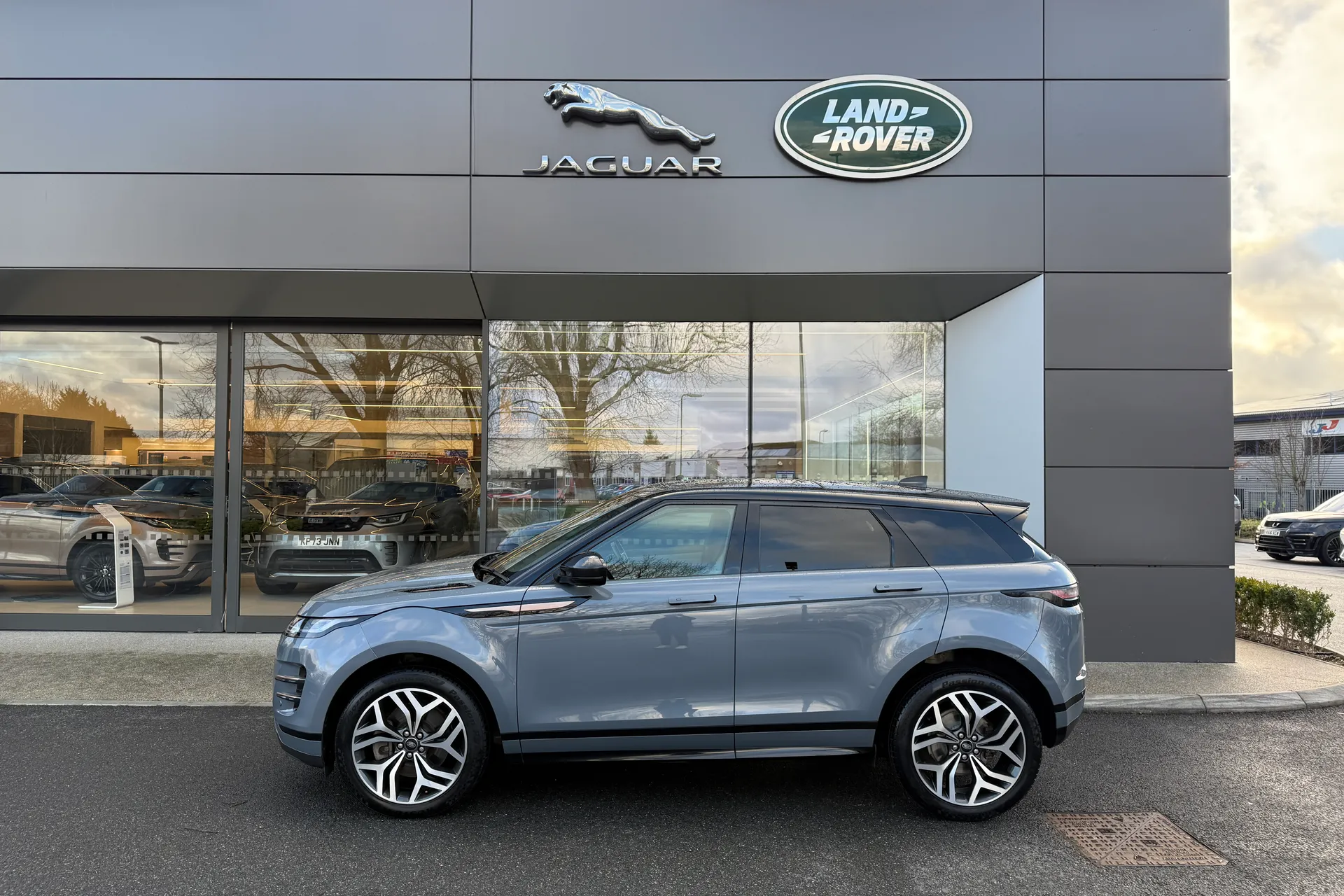 LAND ROVER RANGE ROVER EVOQUE thumbnail image number 23