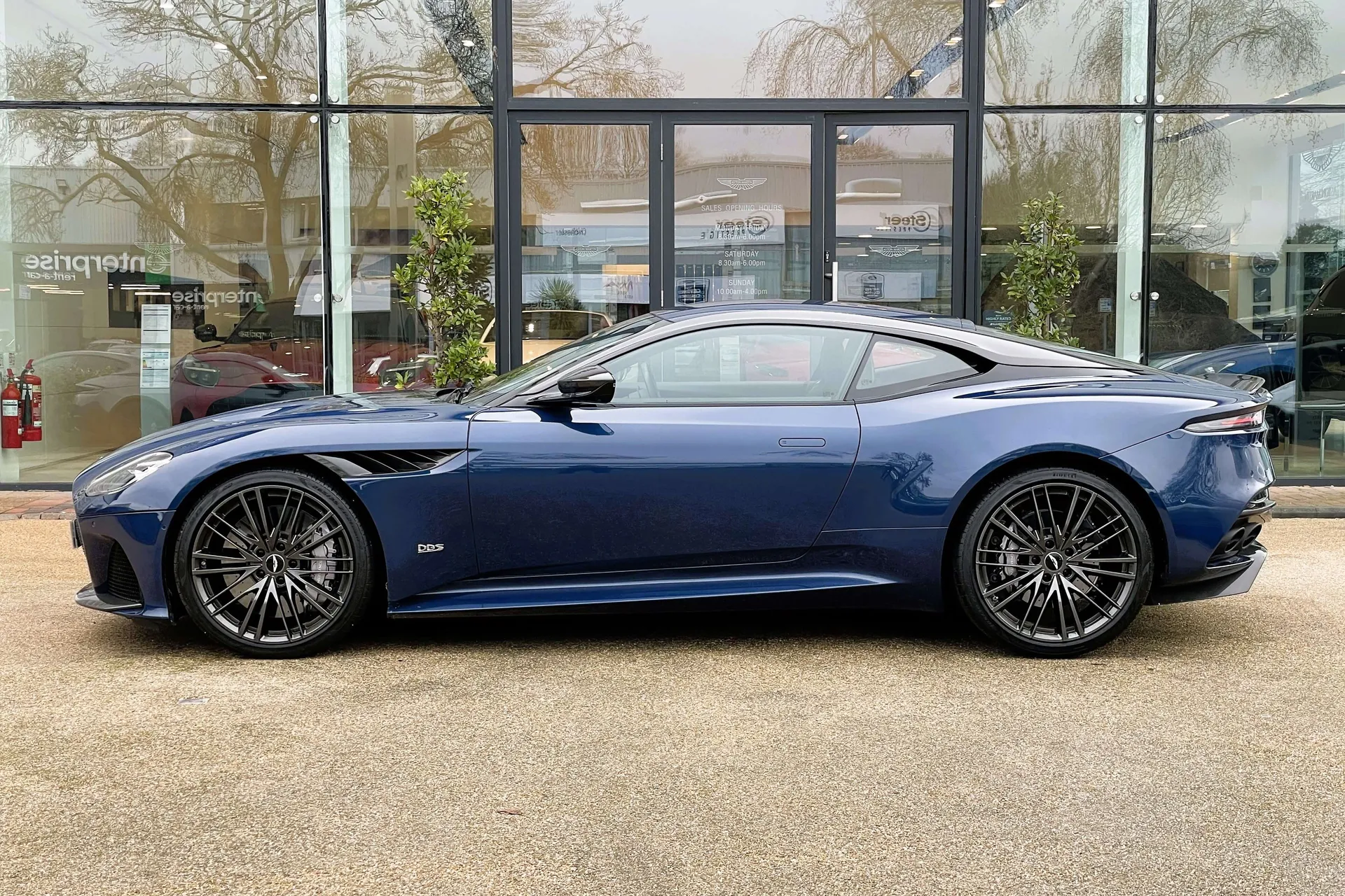 Aston Martin DBS thumbnail image number 8