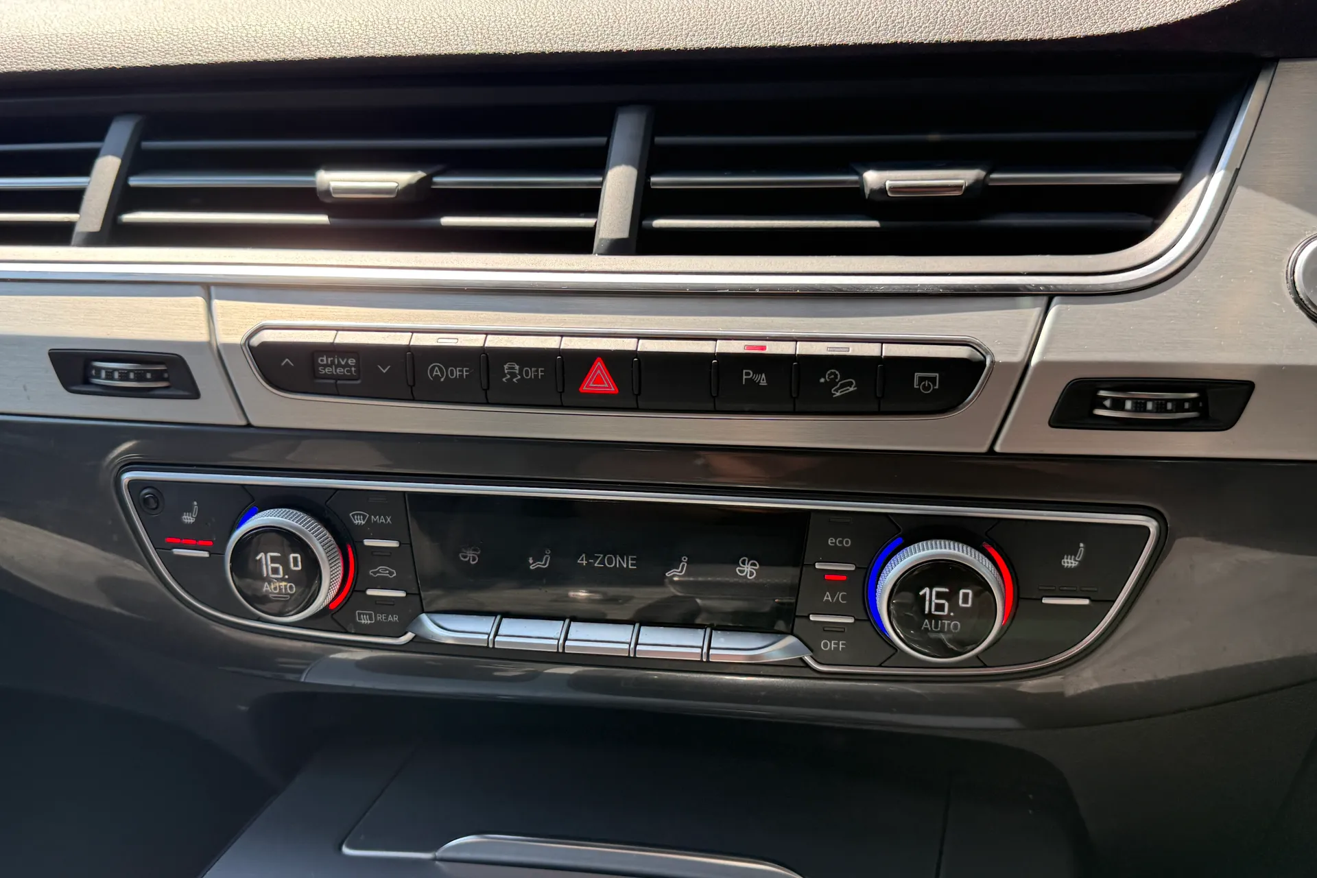 Audi Q7 thumbnail image number 25