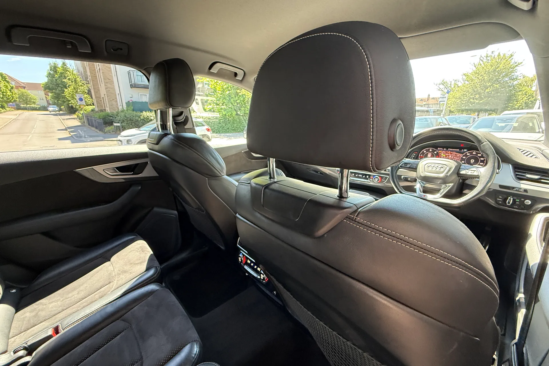 Audi Q7 thumbnail image number 38