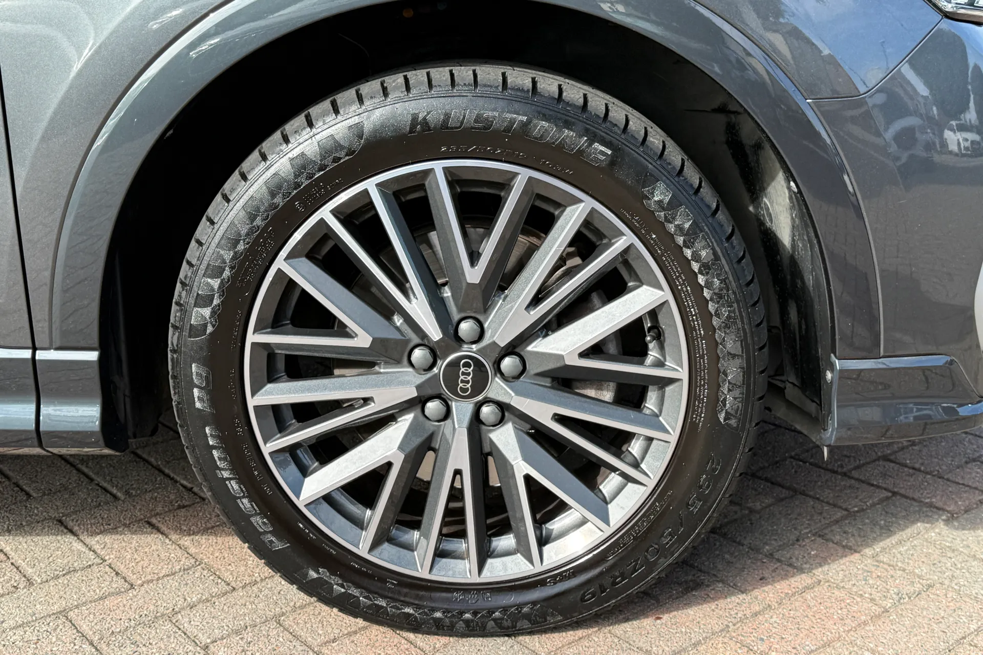 Audi Q3 thumbnail image number 48