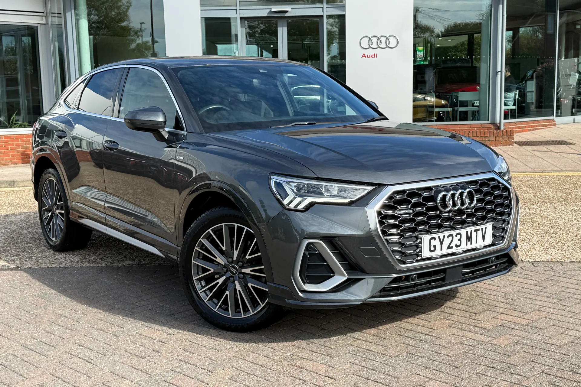 Audi Q3 thumbnail image number 25