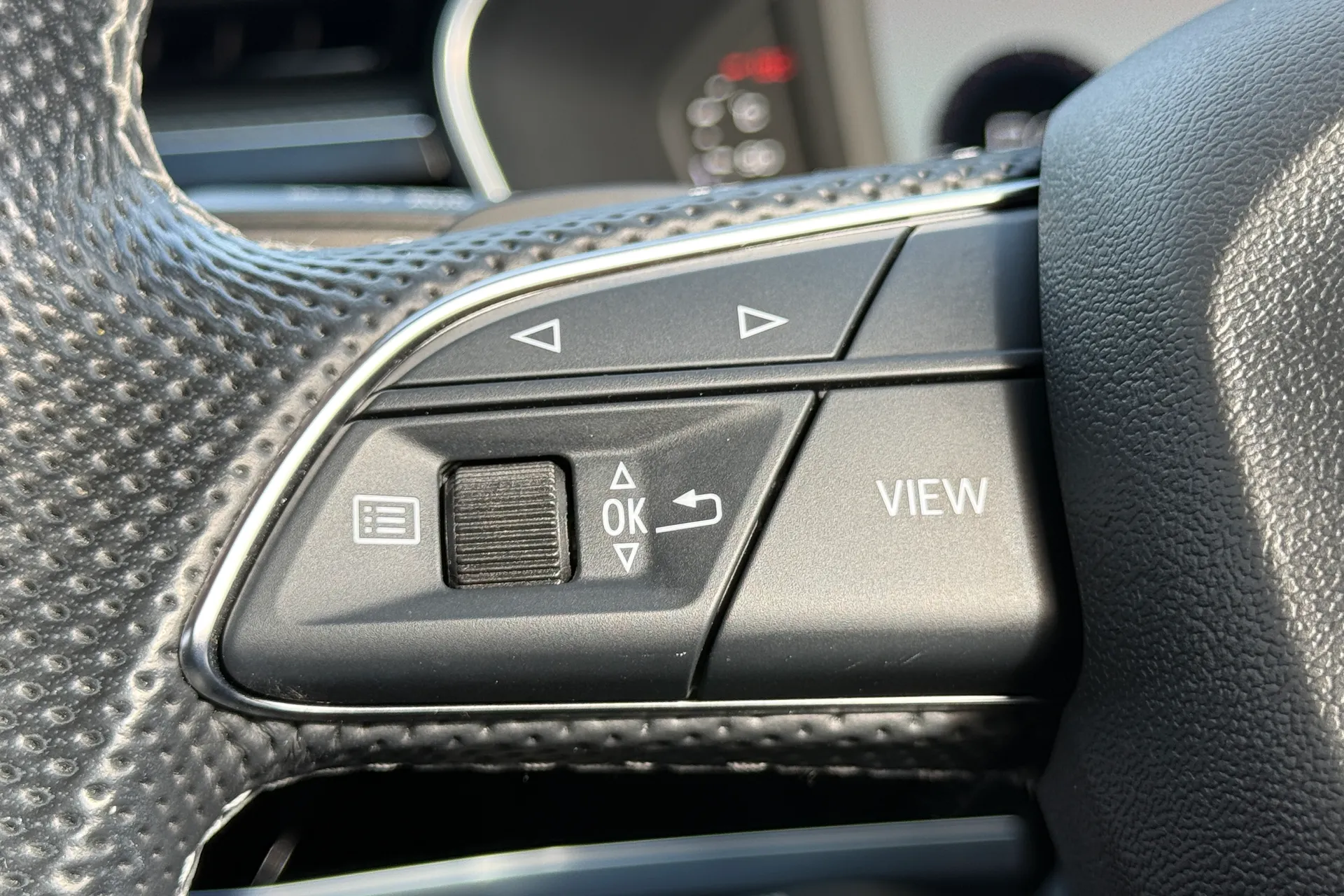 Audi Q3 thumbnail image number 22