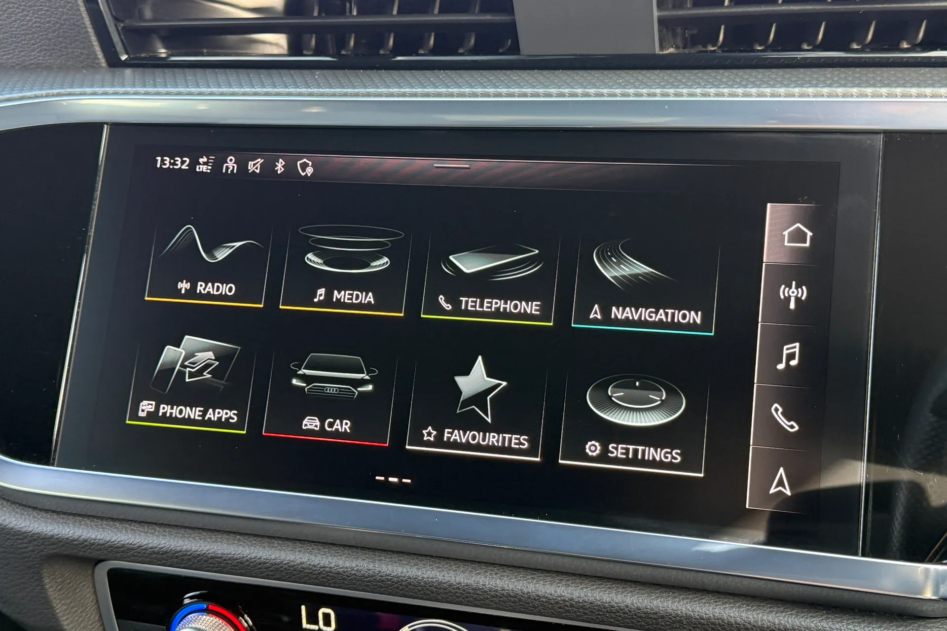 Audi Q3 thumbnail image number 14