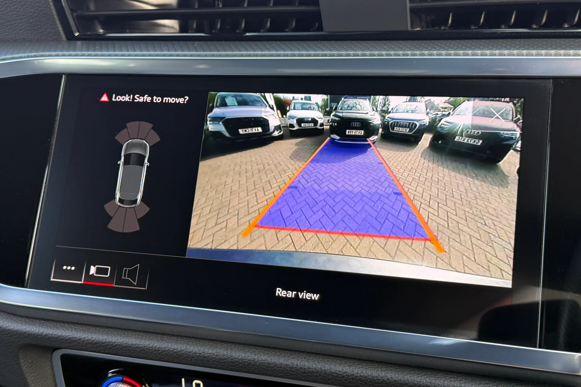 Audi Q3 thumbnail image number 4