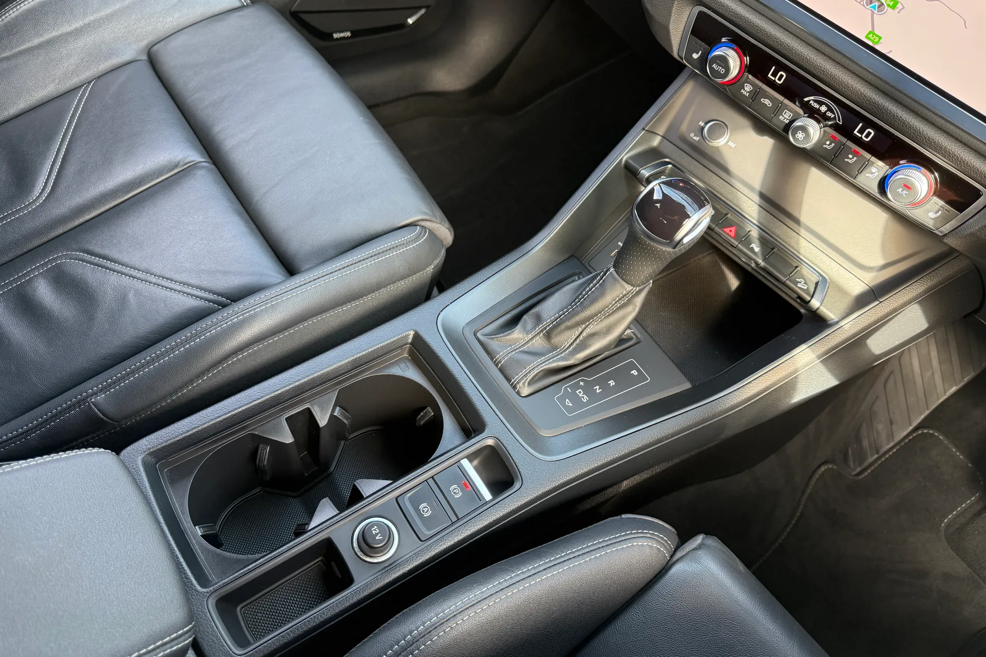Audi Q3 thumbnail image number 40
