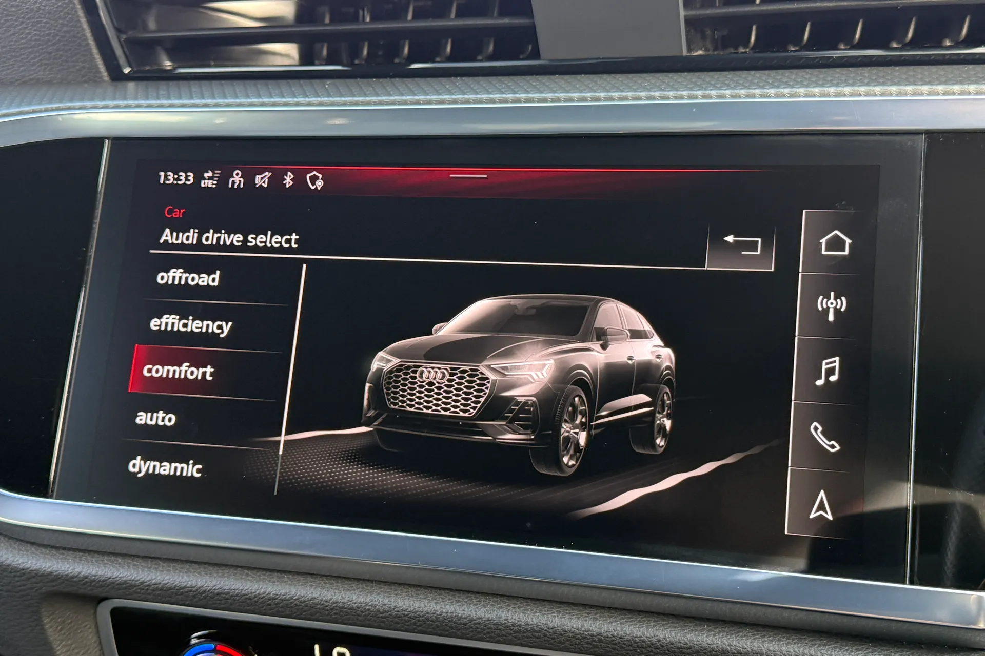 Audi Q3 thumbnail image number 11