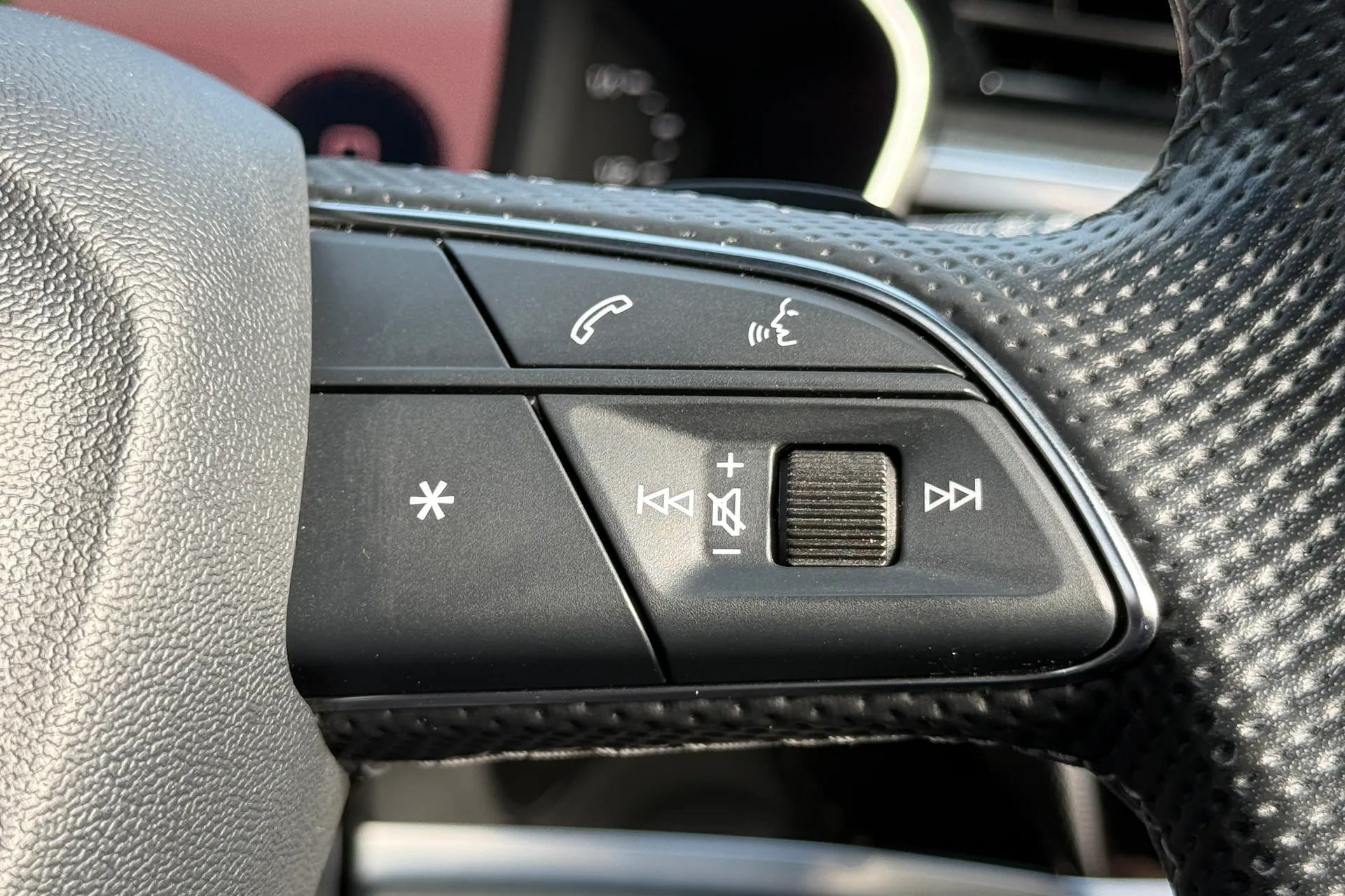 Audi Q3 thumbnail image number 23