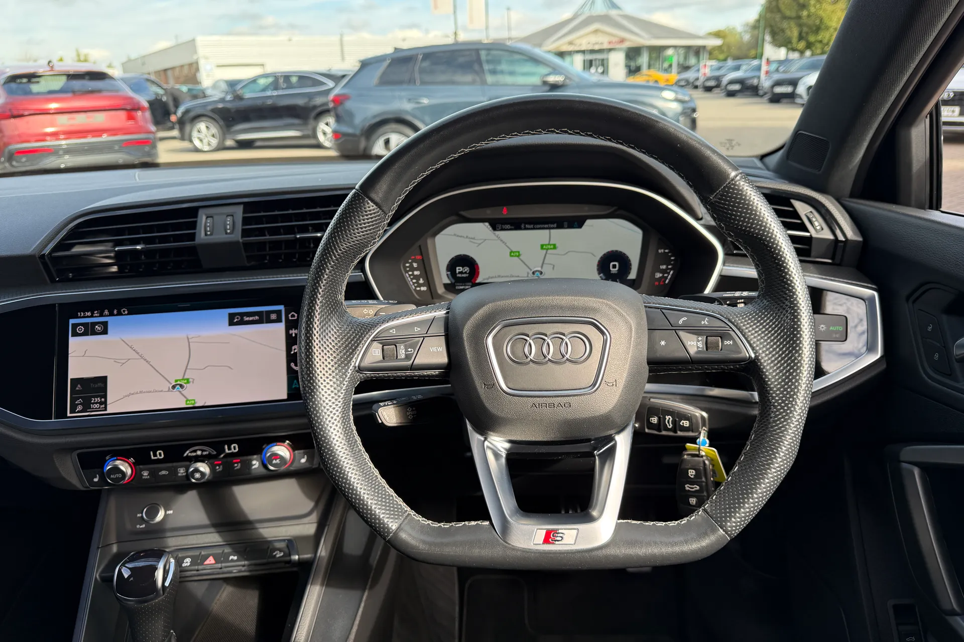 Audi Q3 thumbnail image number 6