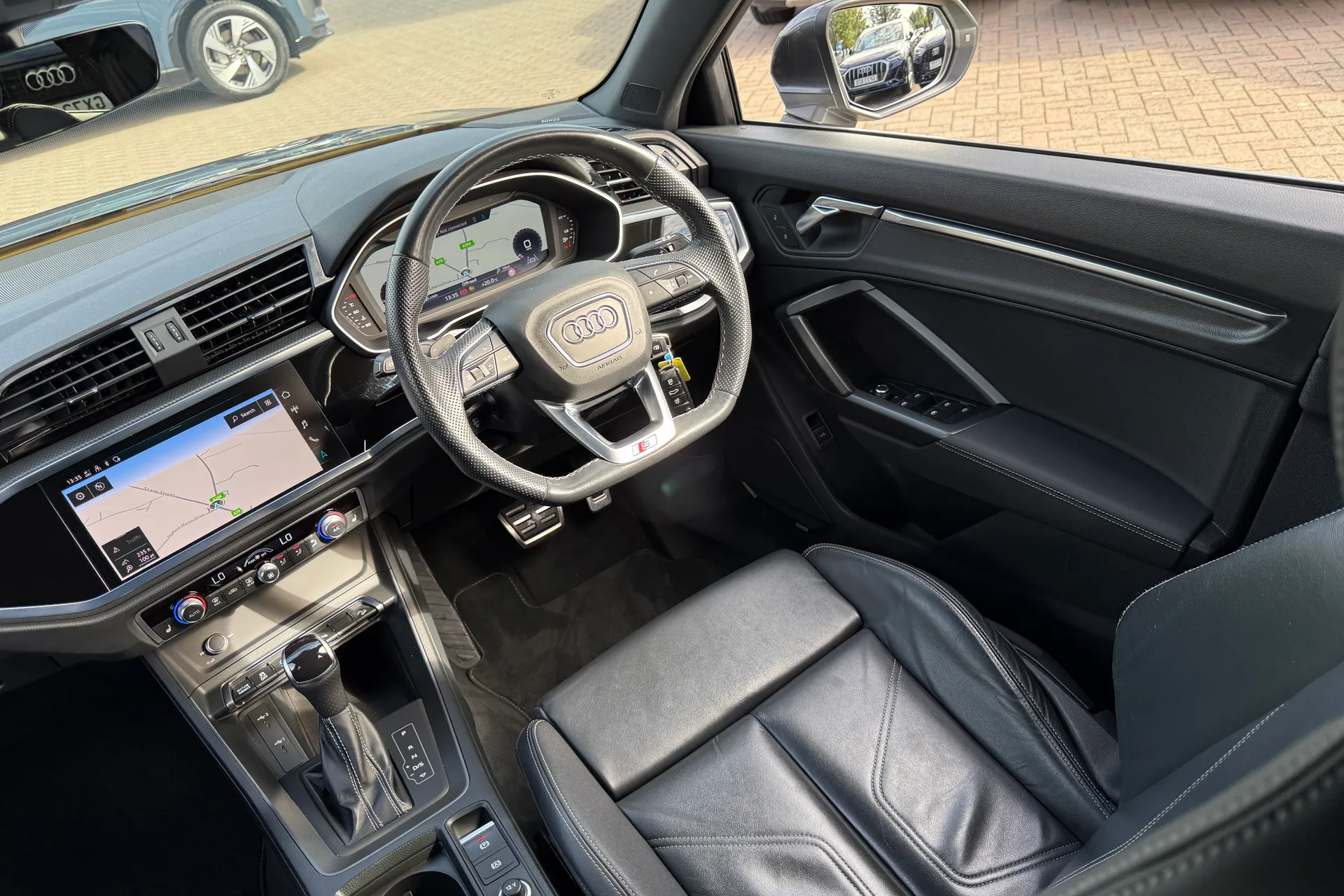Audi Q3 thumbnail image number 42