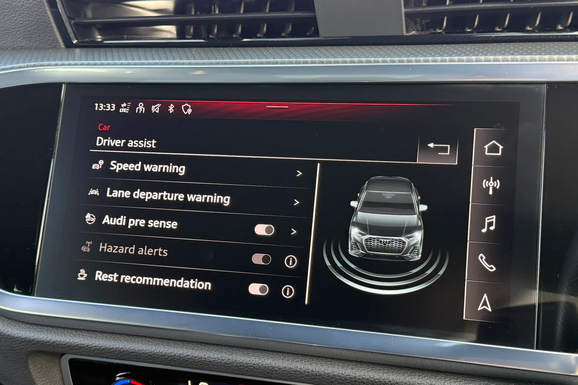 Audi Q3 thumbnail image number 12
