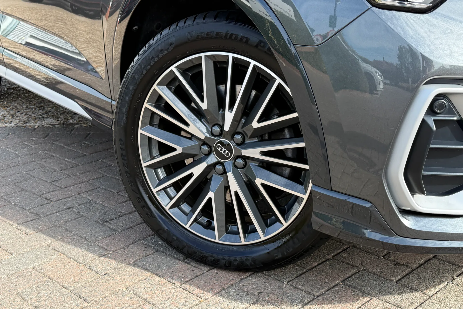 Audi Q3 thumbnail image number 7