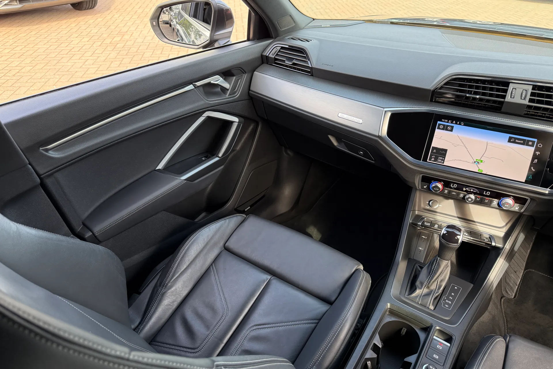 Audi Q3 thumbnail image number 39