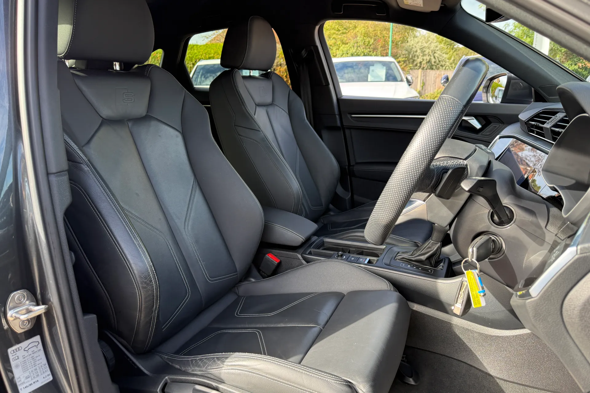 Audi Q3 thumbnail image number 28