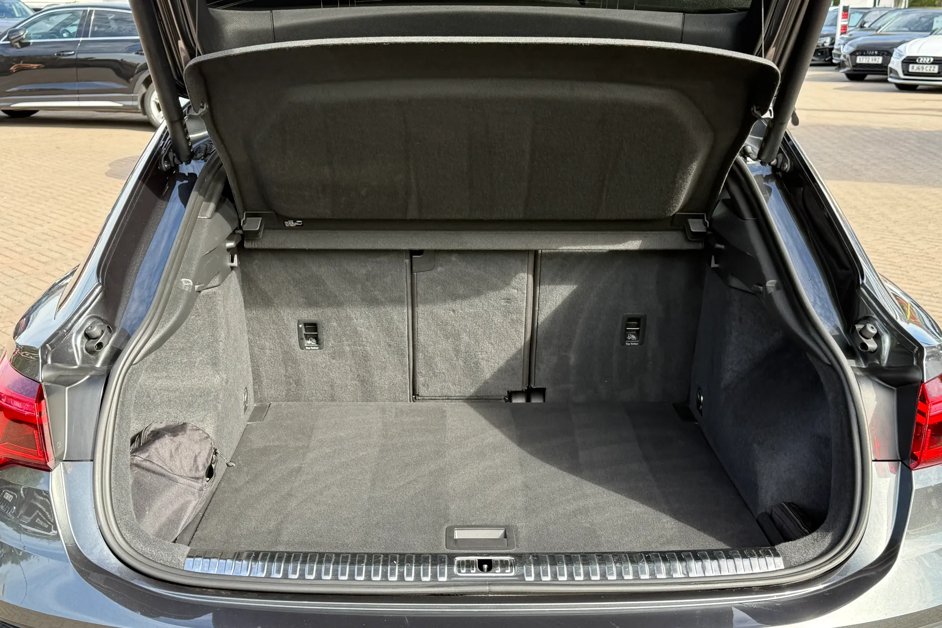 Audi Q3 thumbnail image number 36