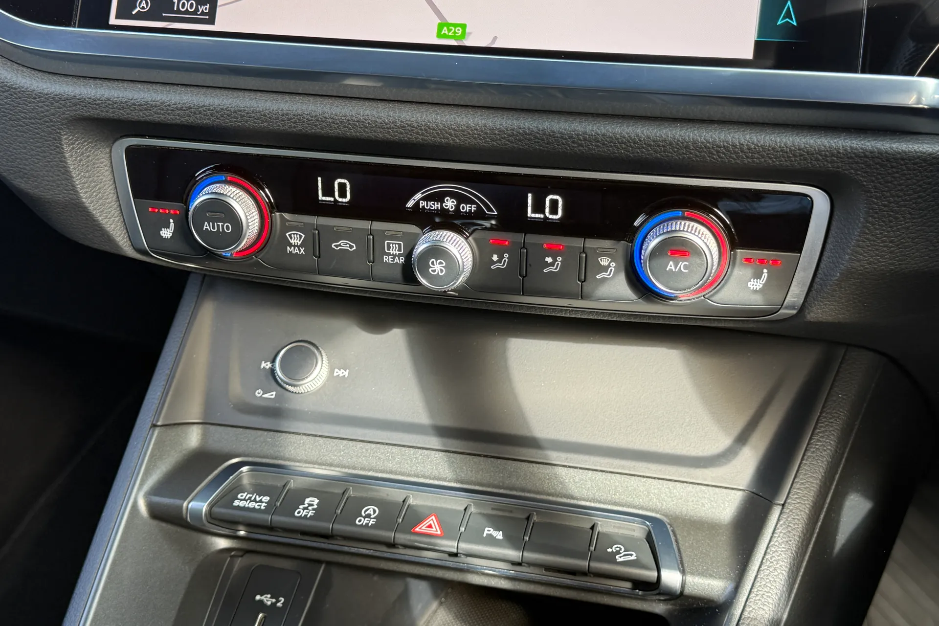 Audi Q3 thumbnail image number 16