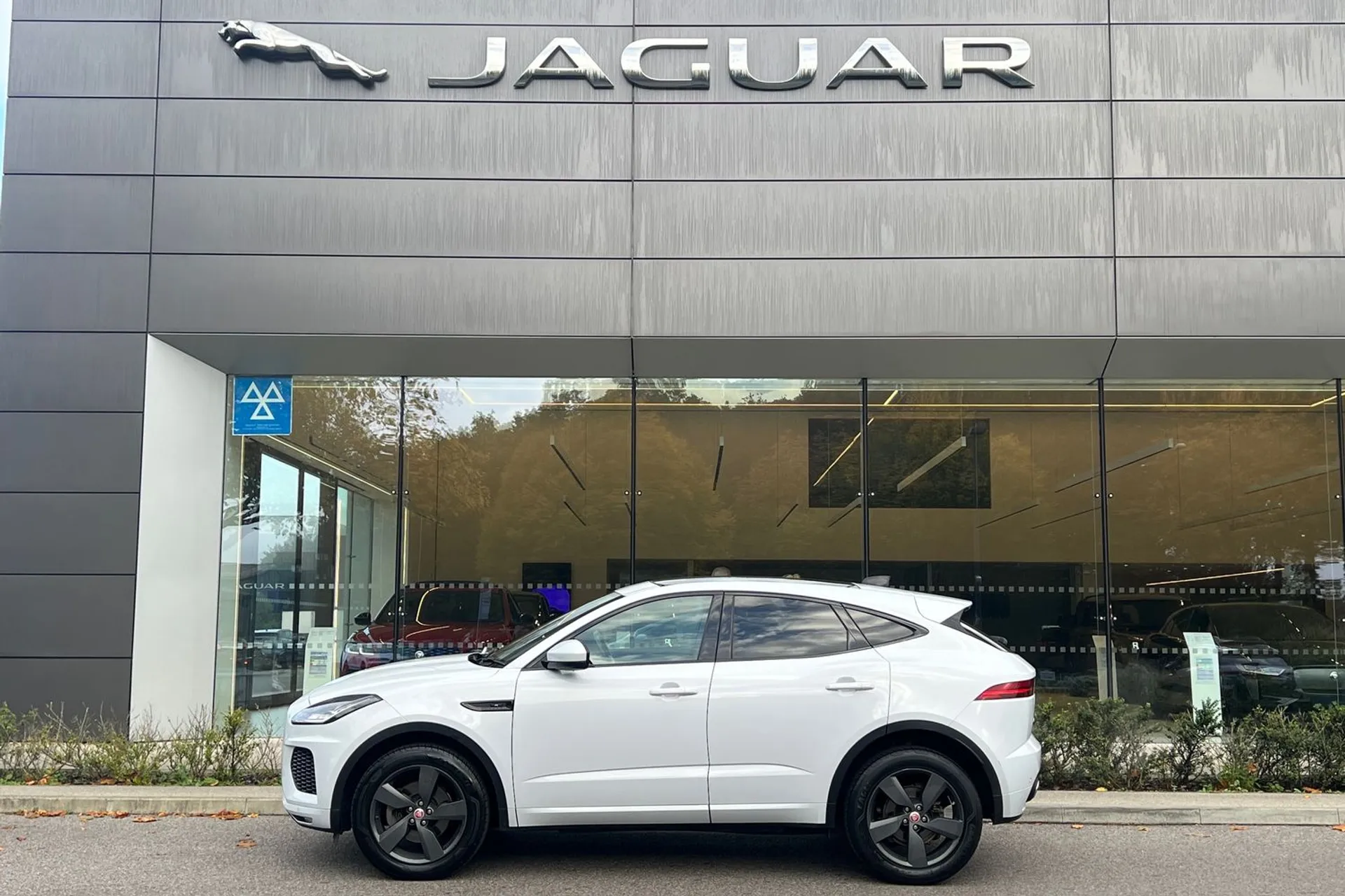 Jaguar E-PACE thumbnail image number 8