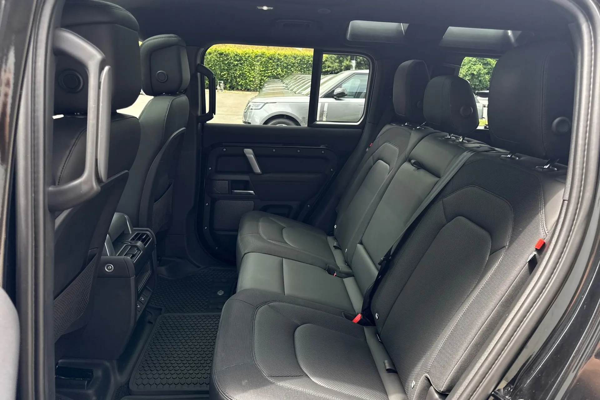 LAND ROVER DEFENDER thumbnail image number 50