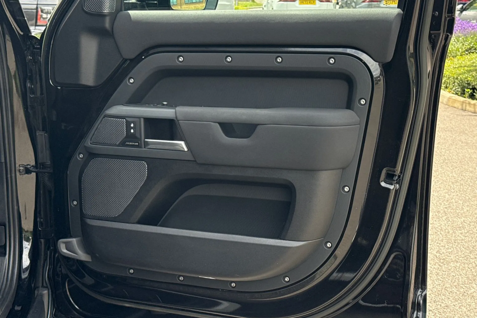 LAND ROVER DEFENDER thumbnail image number 61