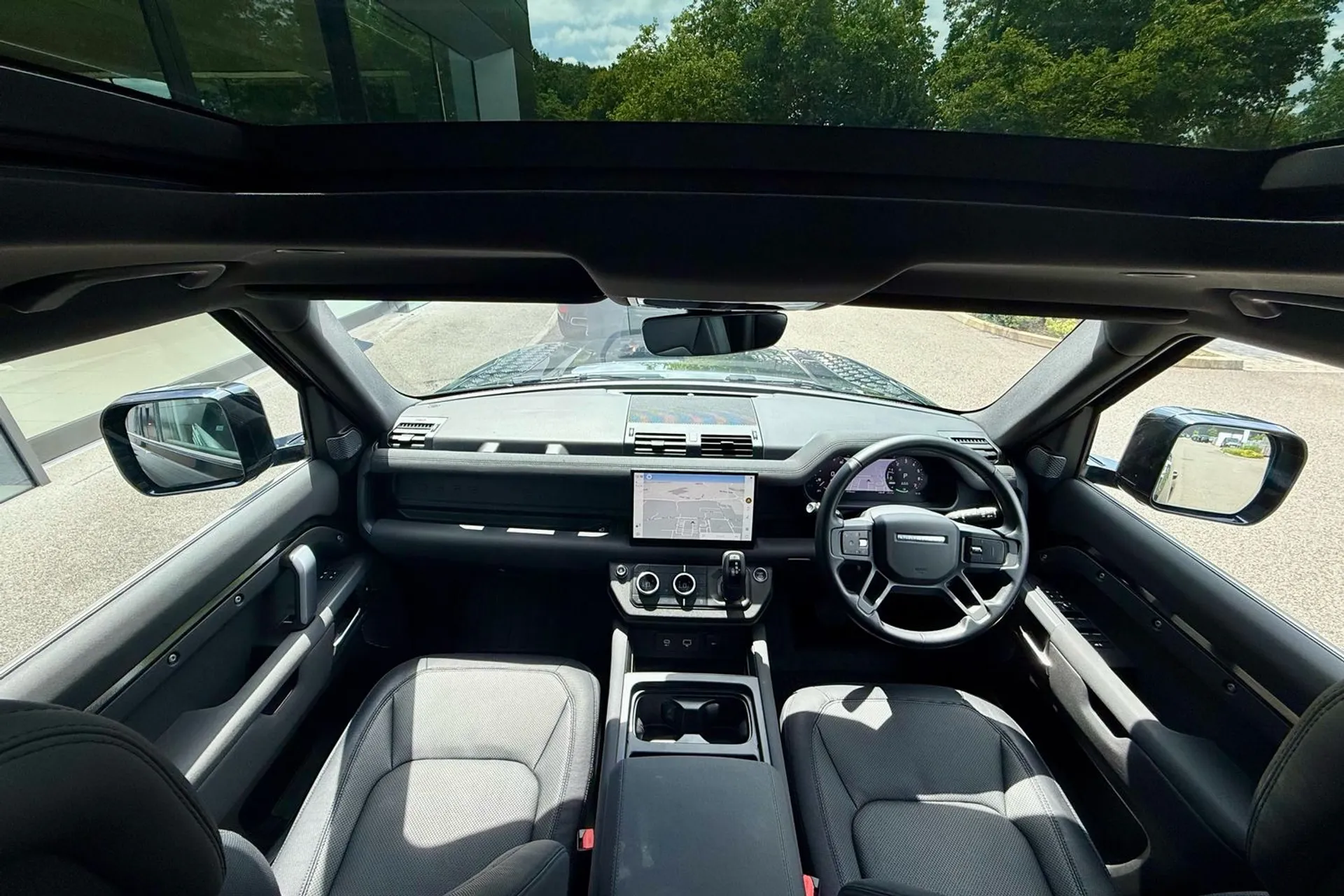 LAND ROVER DEFENDER thumbnail image number 3