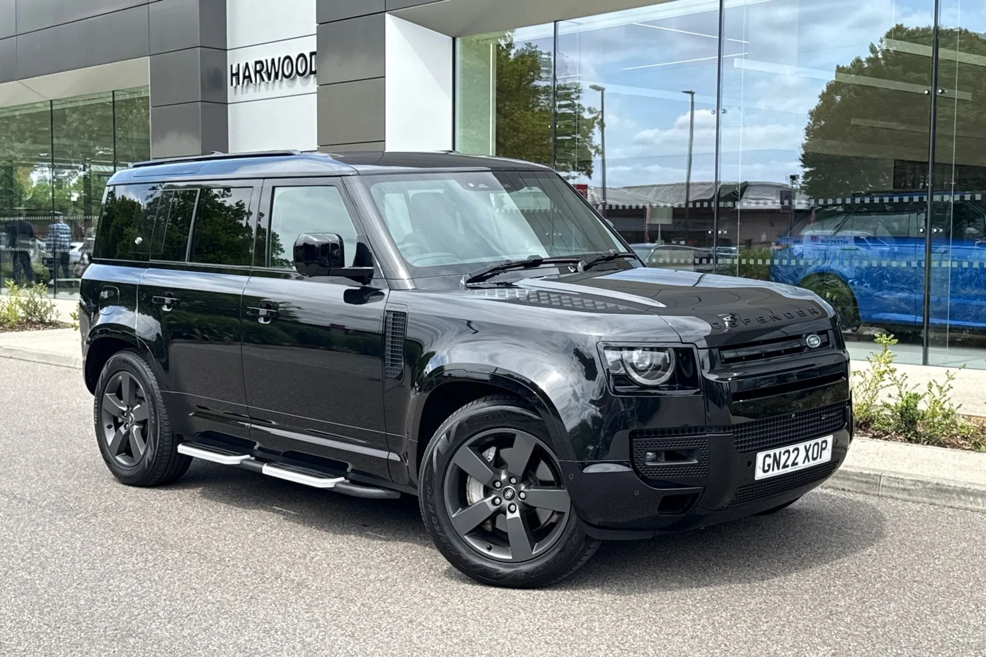 LAND ROVER DEFENDER focused image