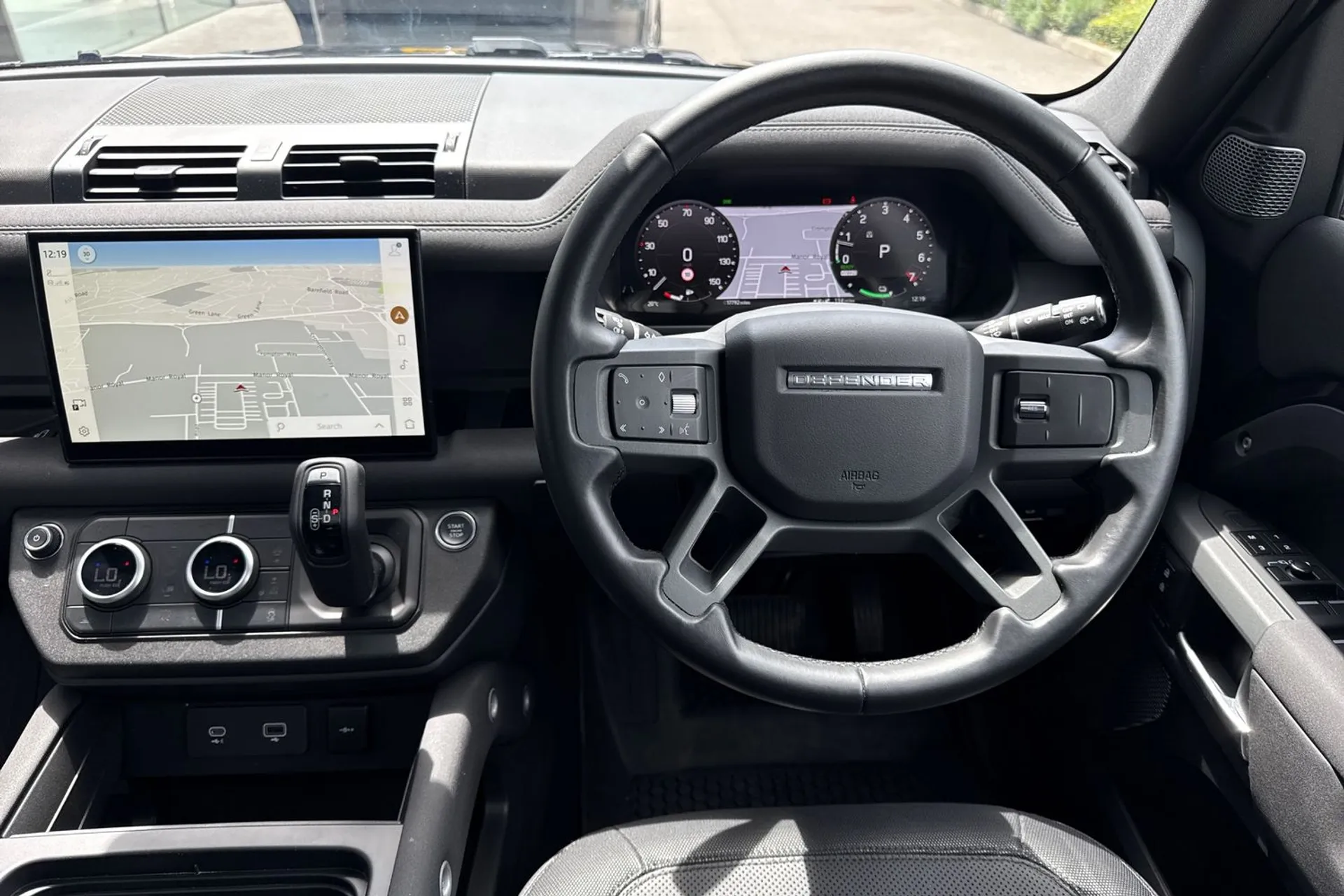 LAND ROVER DEFENDER thumbnail image number 32