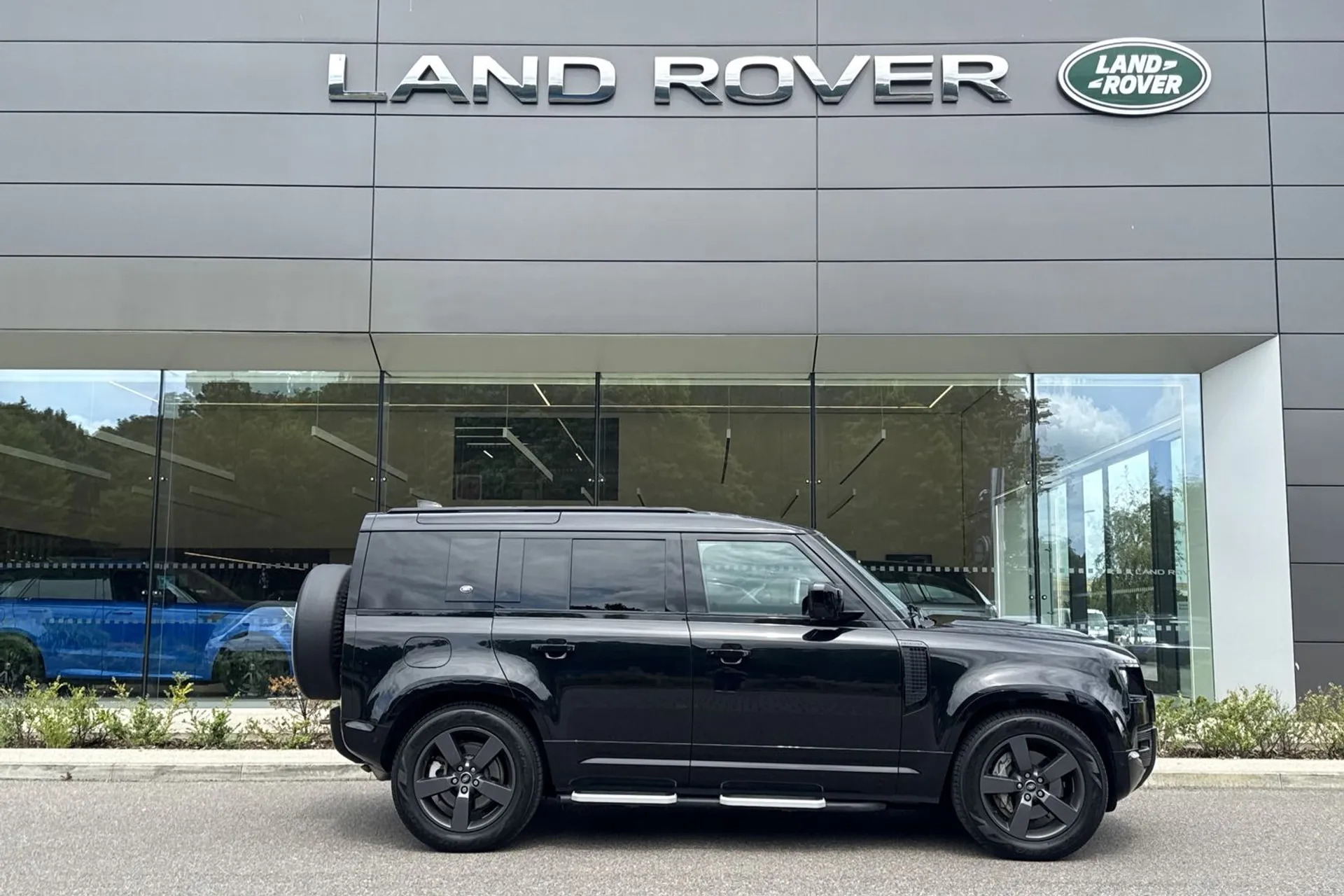 LAND ROVER DEFENDER thumbnail image number 2