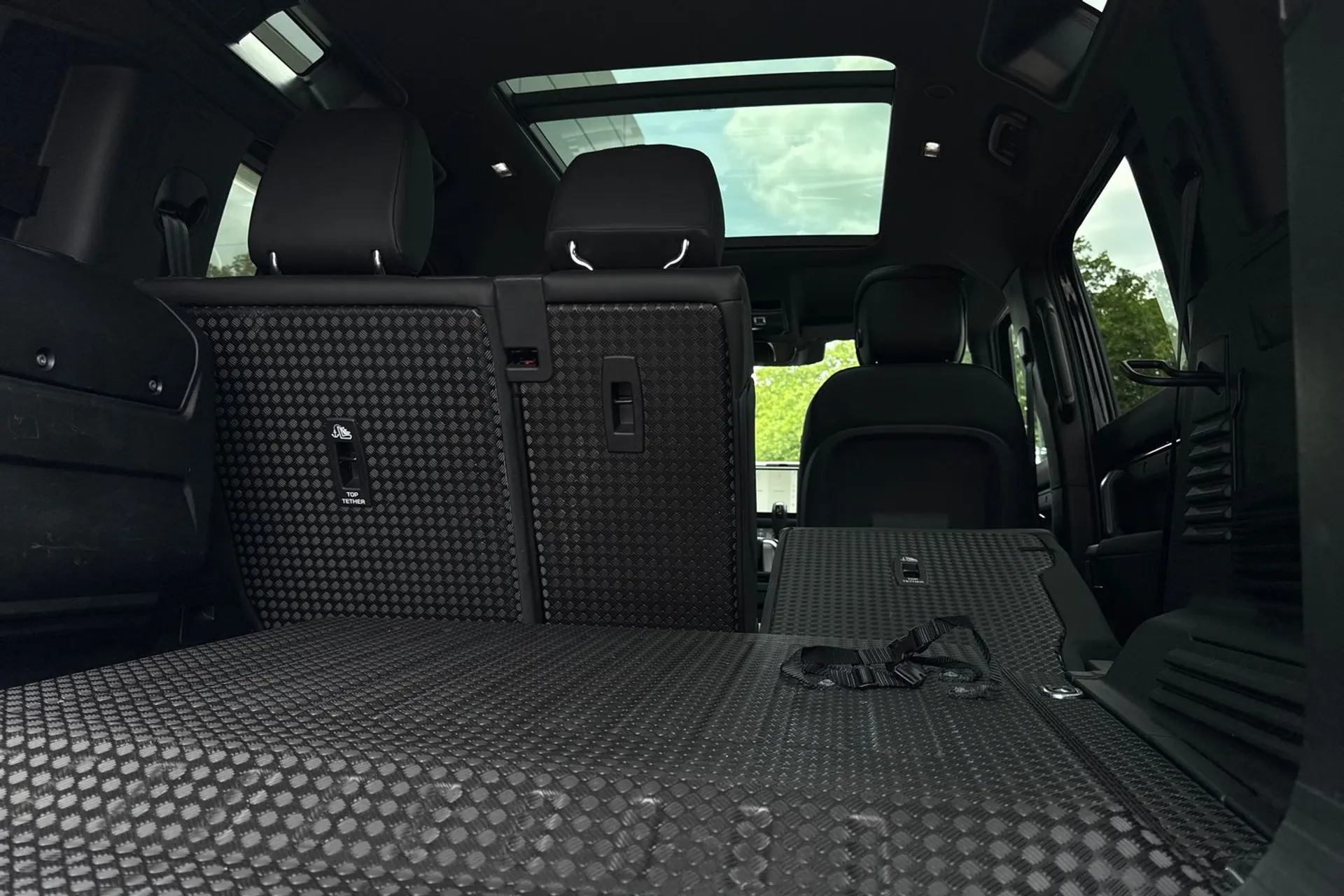 LAND ROVER DEFENDER thumbnail image number 36