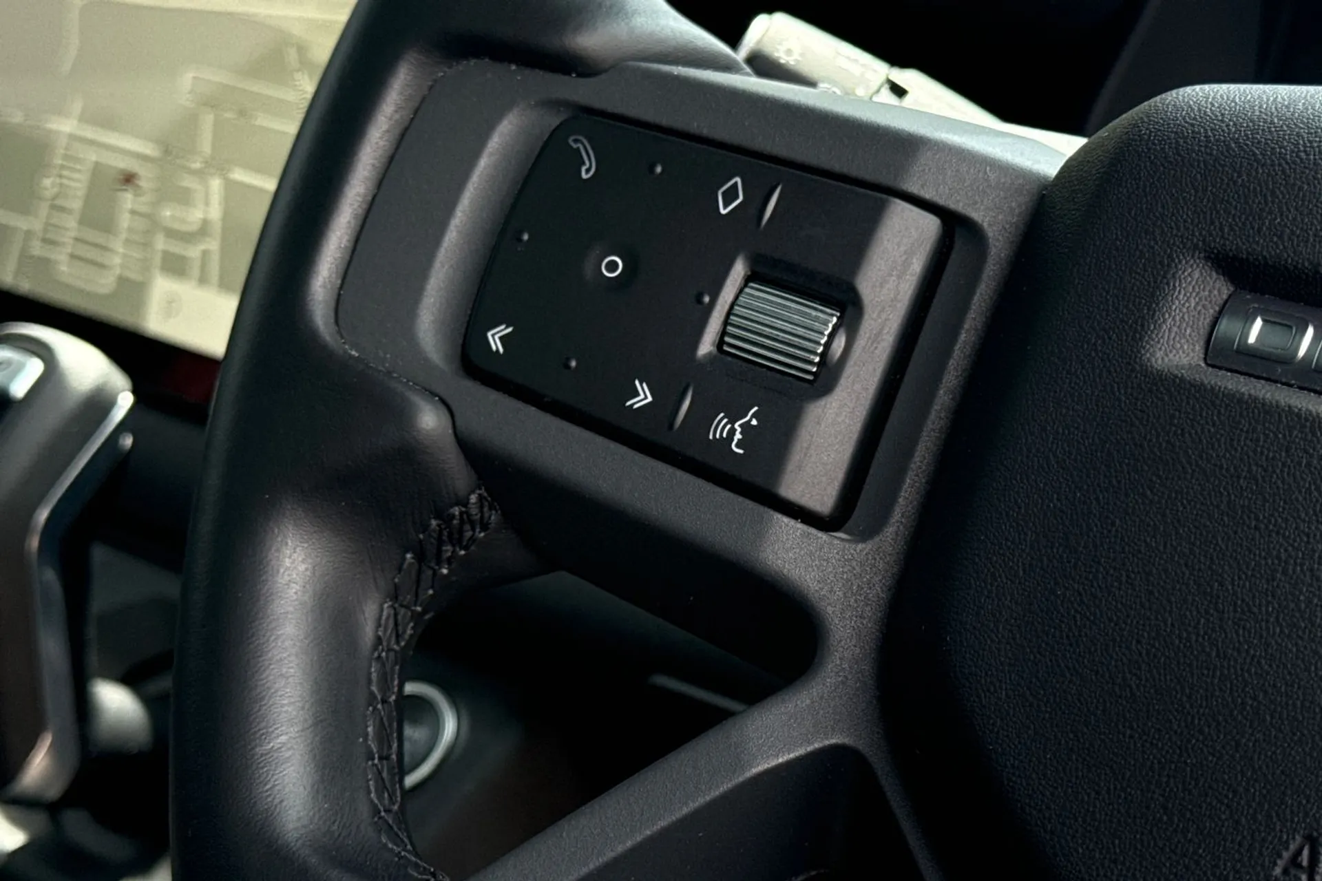 LAND ROVER DEFENDER thumbnail image number 51