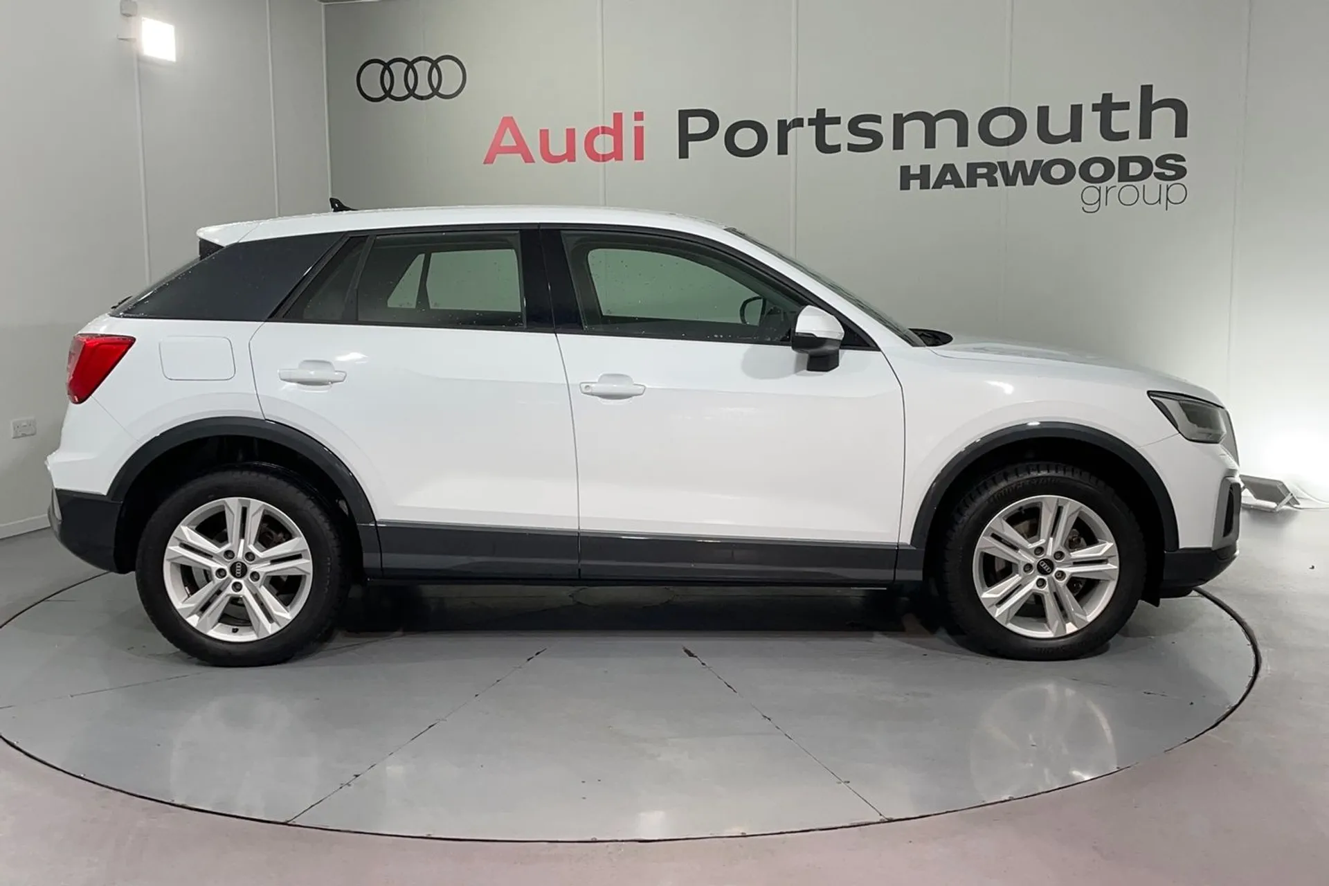 Audi Q2 thumbnail image number 2