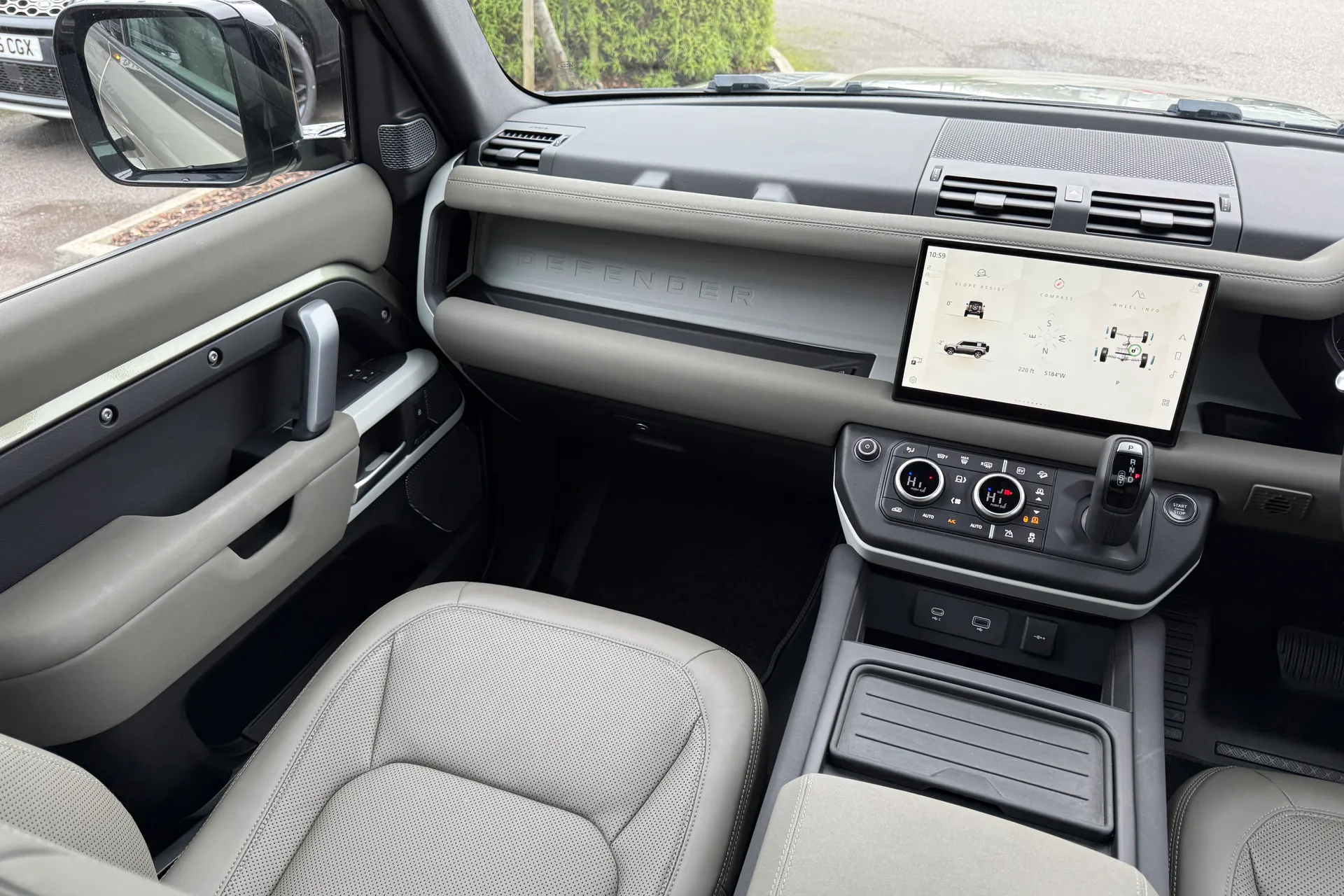 LAND ROVER DEFENDER thumbnail image number 23