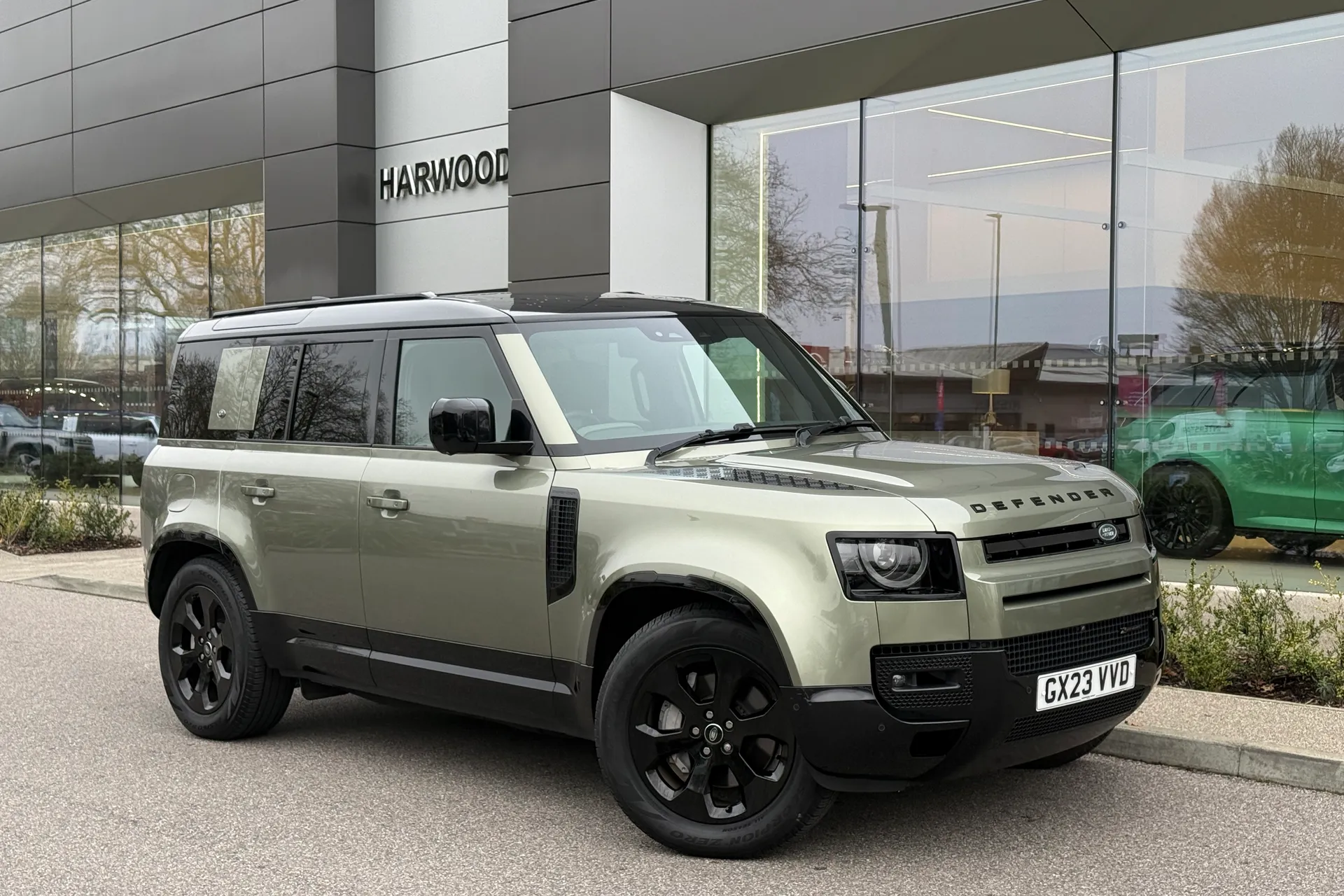 LAND ROVER DEFENDER focused image