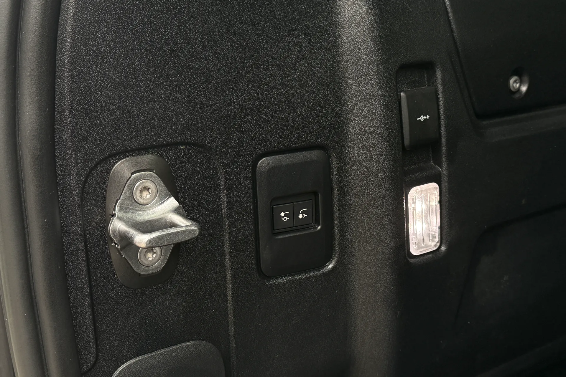 LAND ROVER DEFENDER thumbnail image number 43