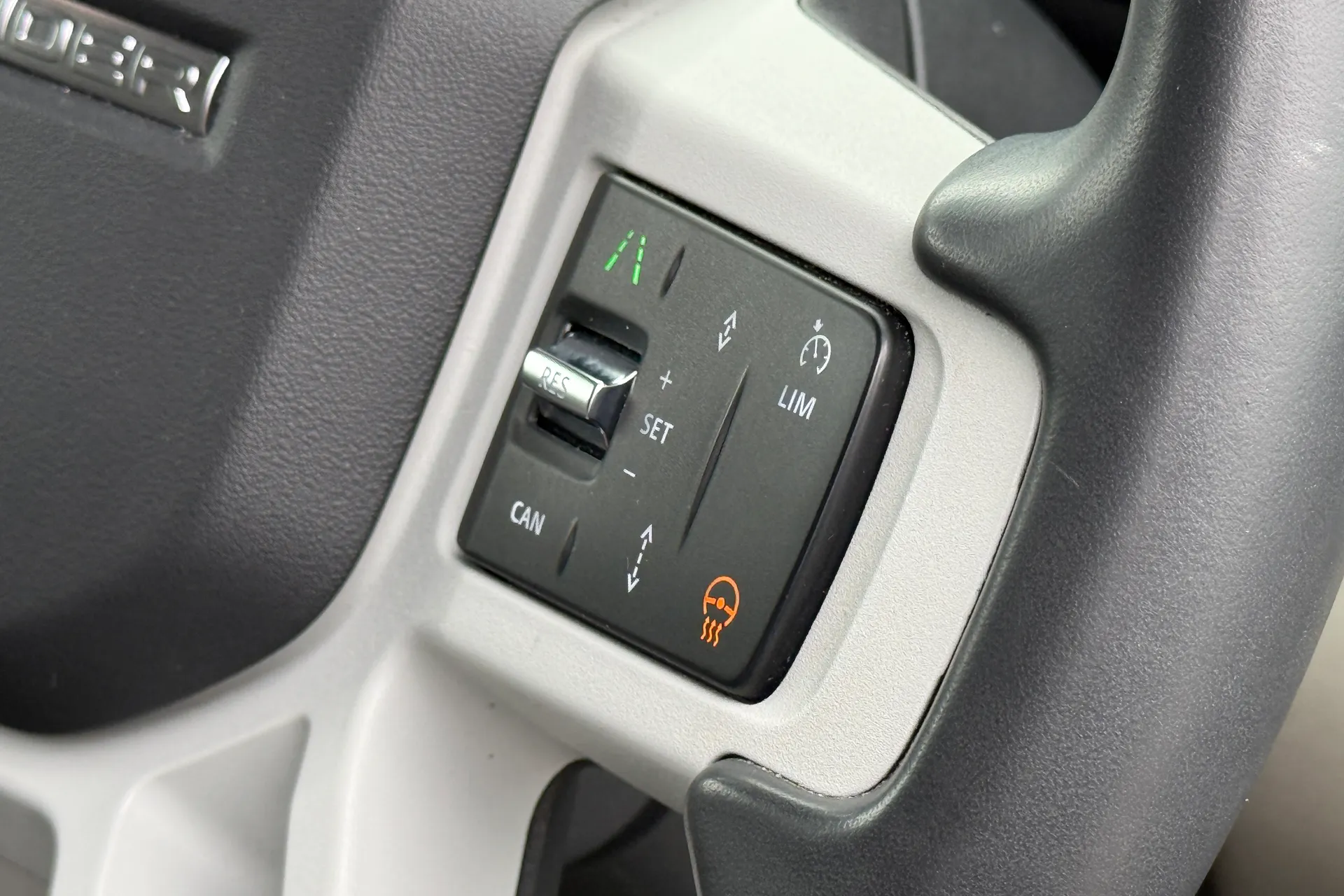 LAND ROVER DEFENDER thumbnail image number 57