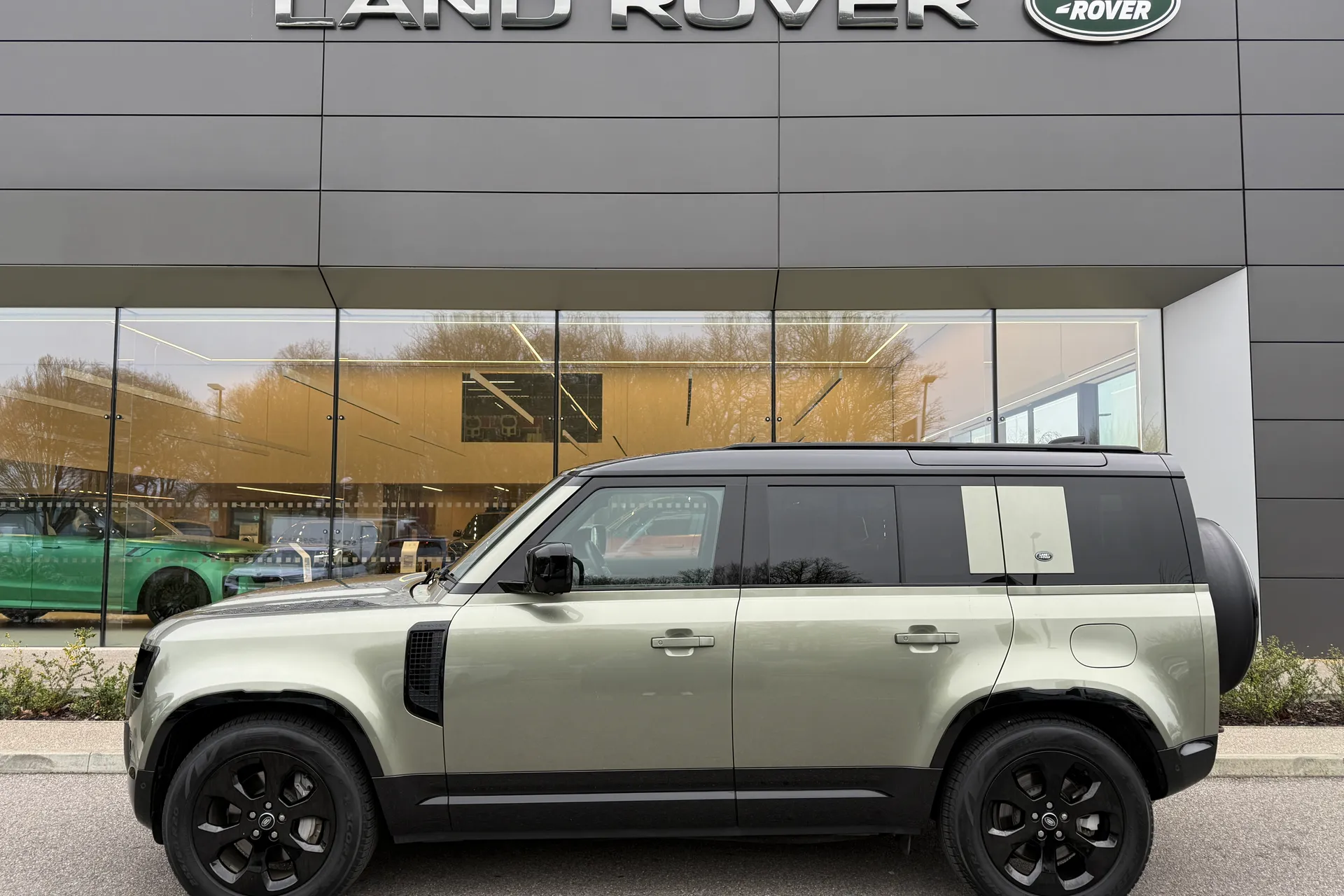 LAND ROVER DEFENDER thumbnail image number 12