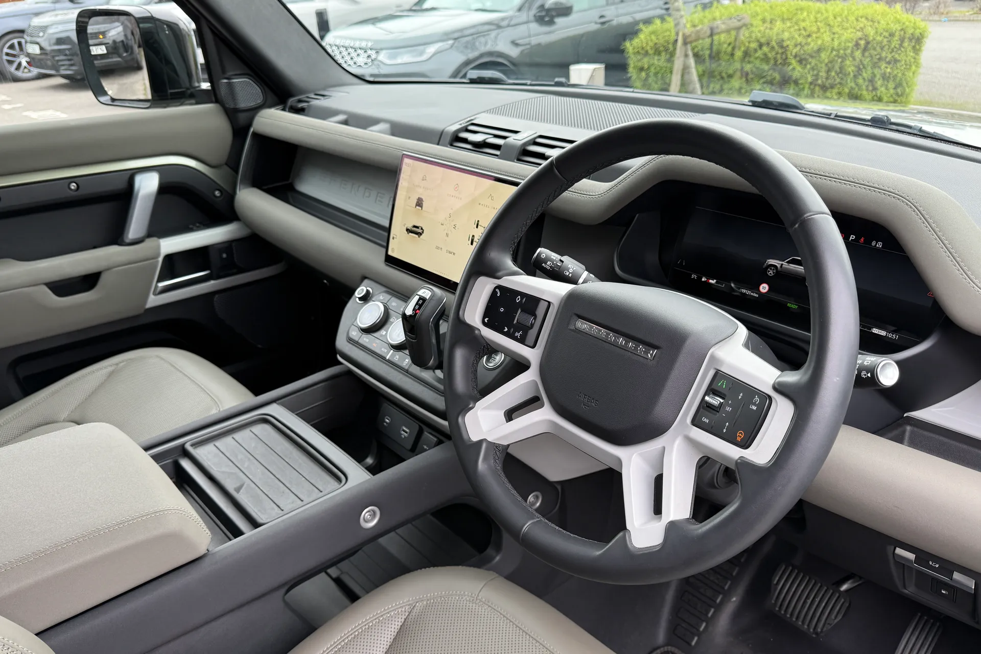 LAND ROVER DEFENDER thumbnail image number 53