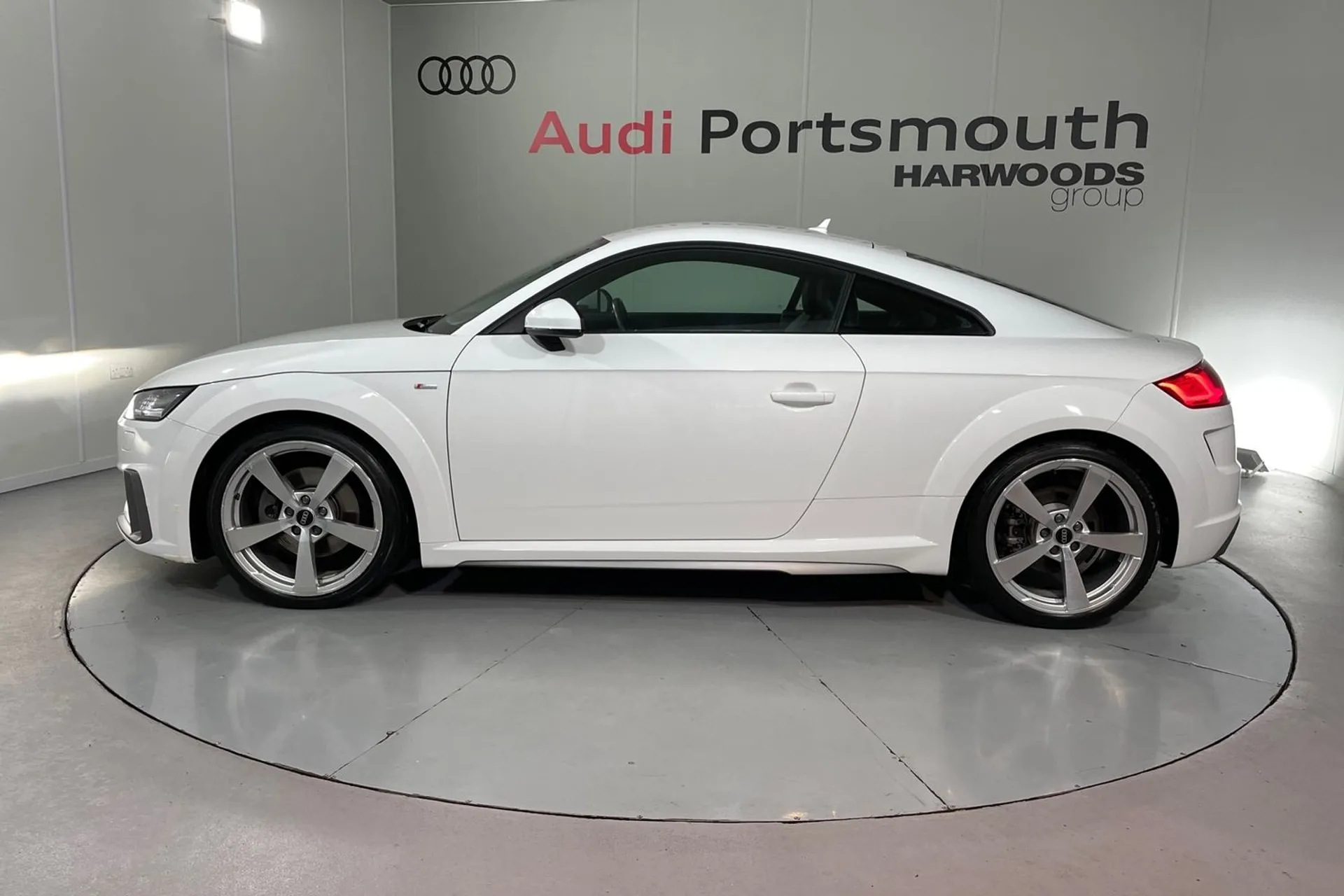 Audi TT thumbnail image number 11