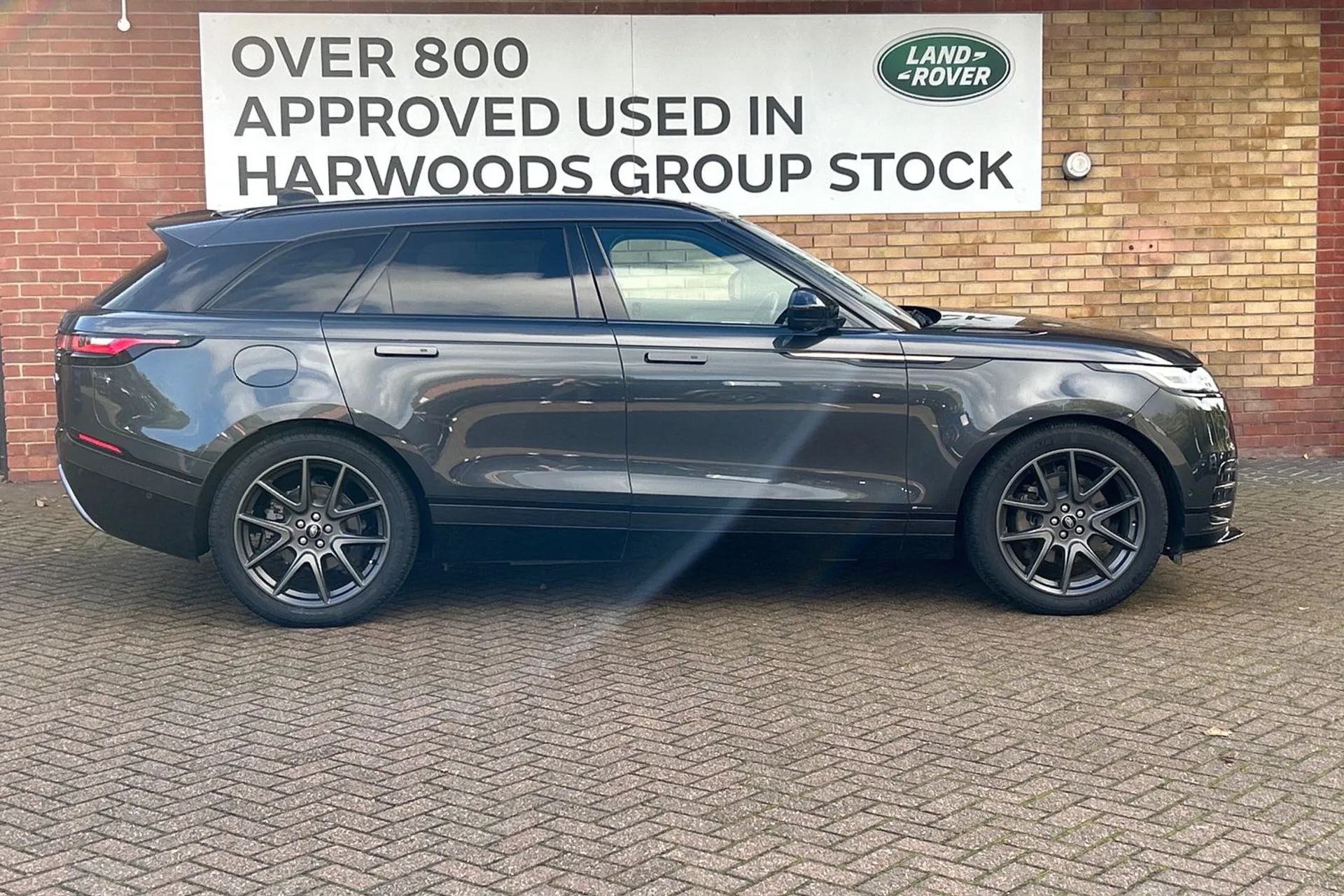 LAND ROVER RANGE ROVER VELAR thumbnail image number 2