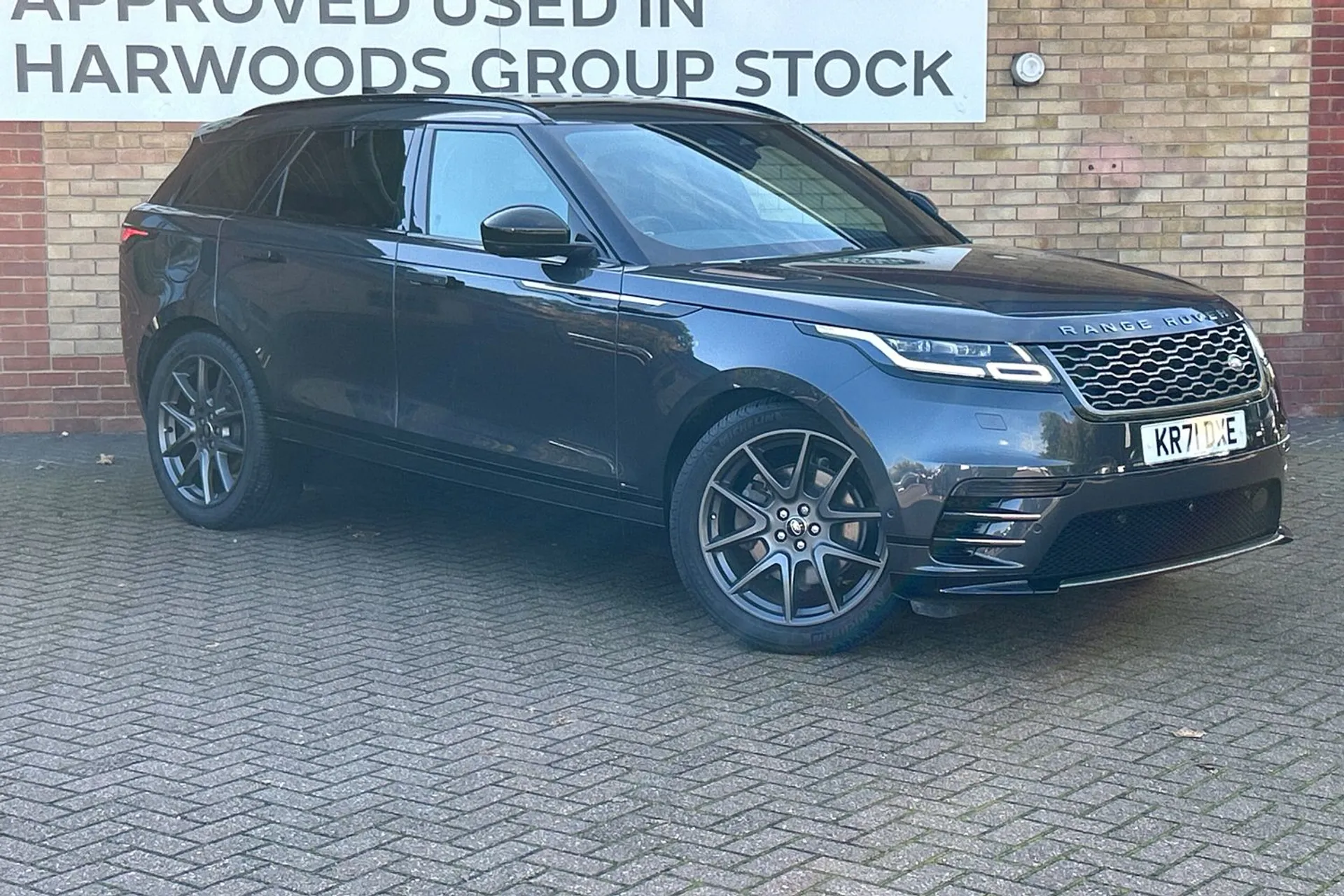 LAND ROVER RANGE ROVER VELAR focused image