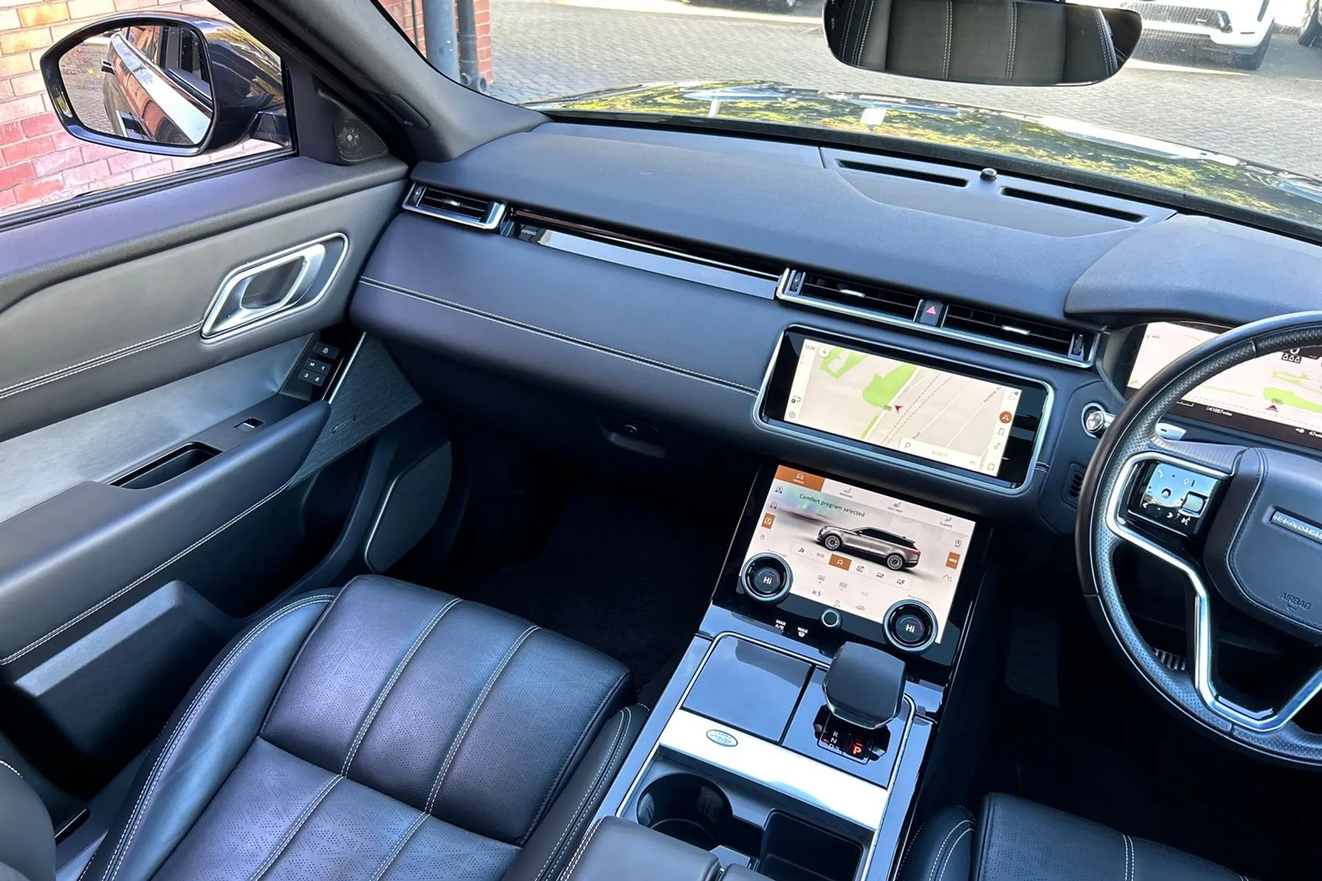 LAND ROVER RANGE ROVER VELAR thumbnail image number 23