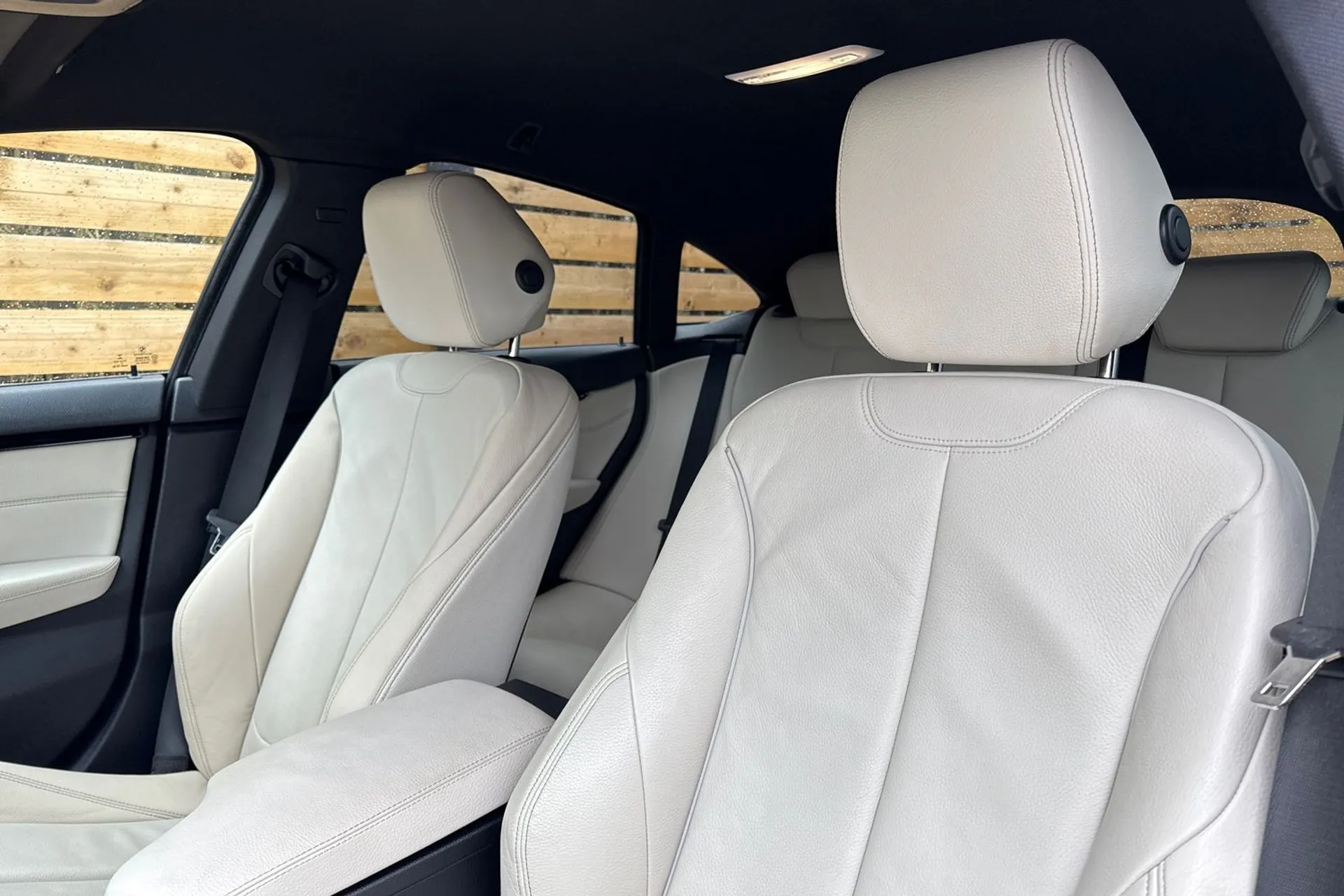 BMW 4 SERIES thumbnail image number 31