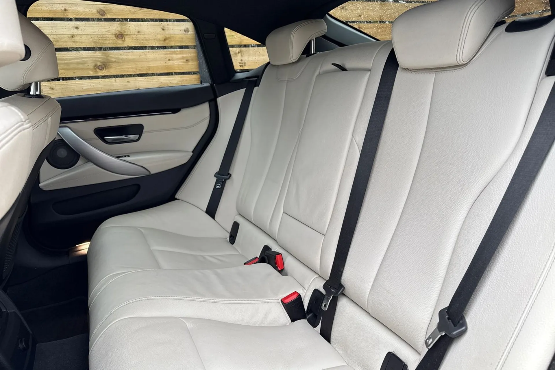 BMW 4 SERIES thumbnail image number 32