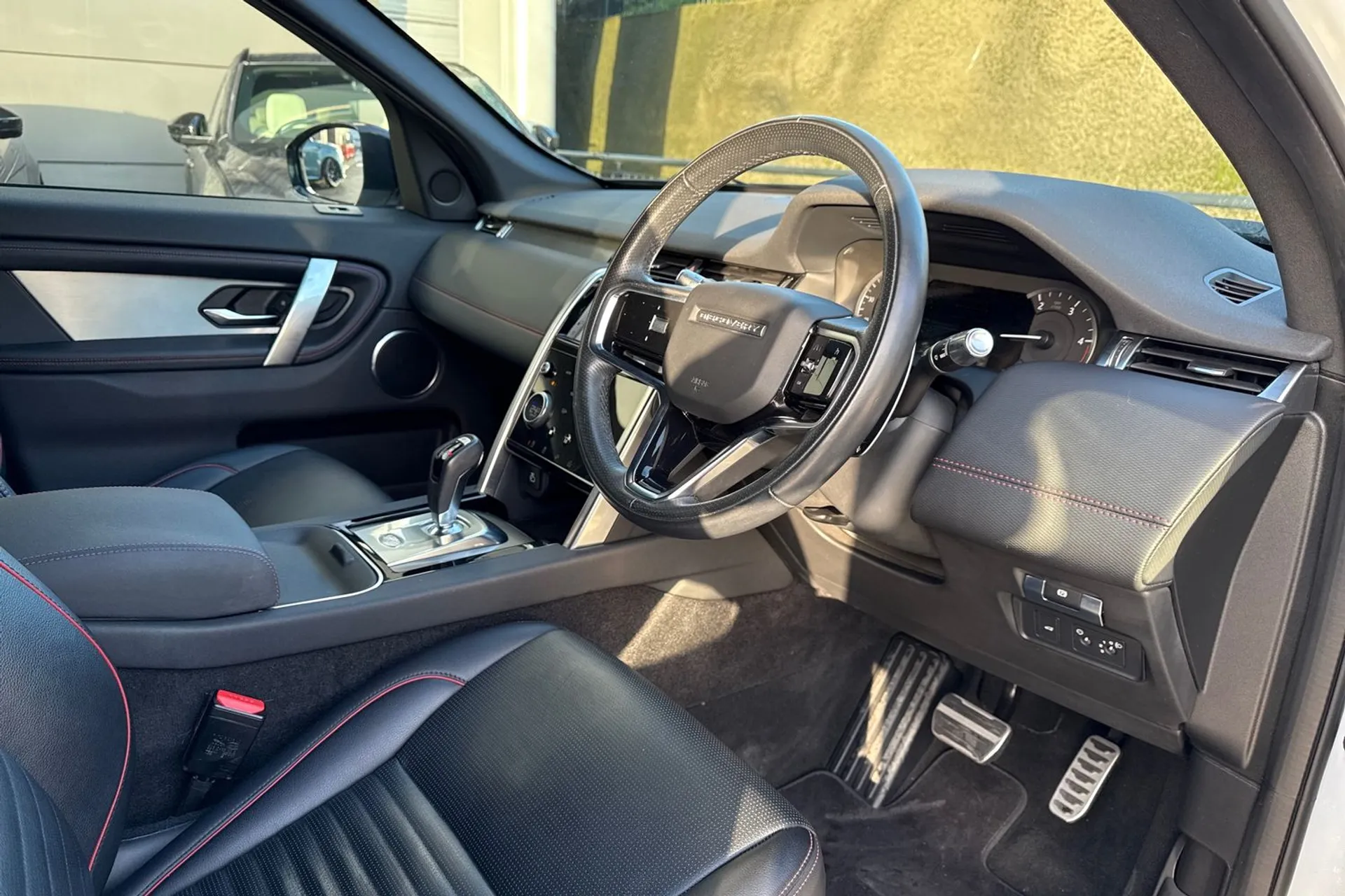 LAND ROVER DISCOVERY SPORT thumbnail image number 16