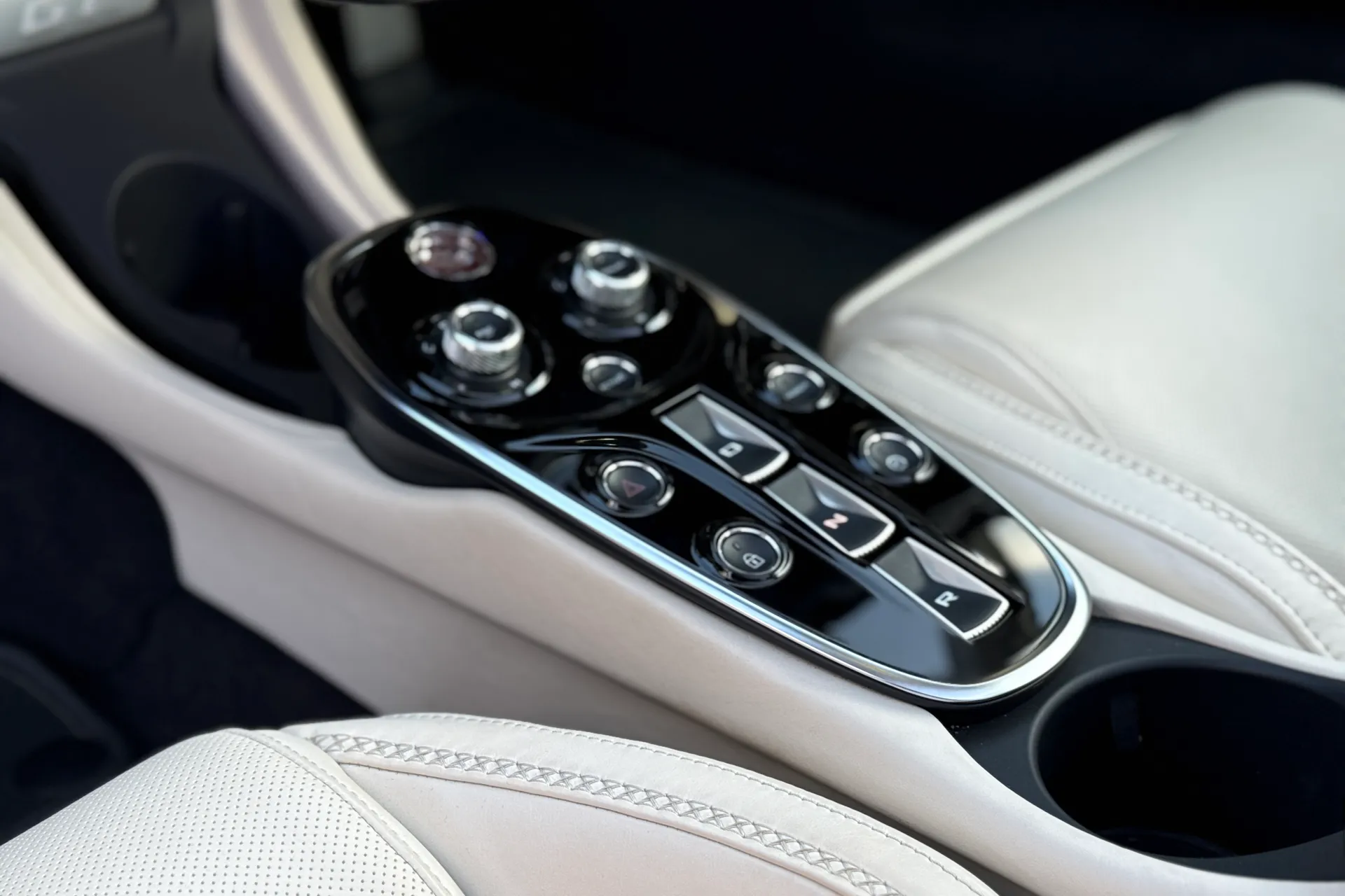McLaren GT thumbnail image number 16