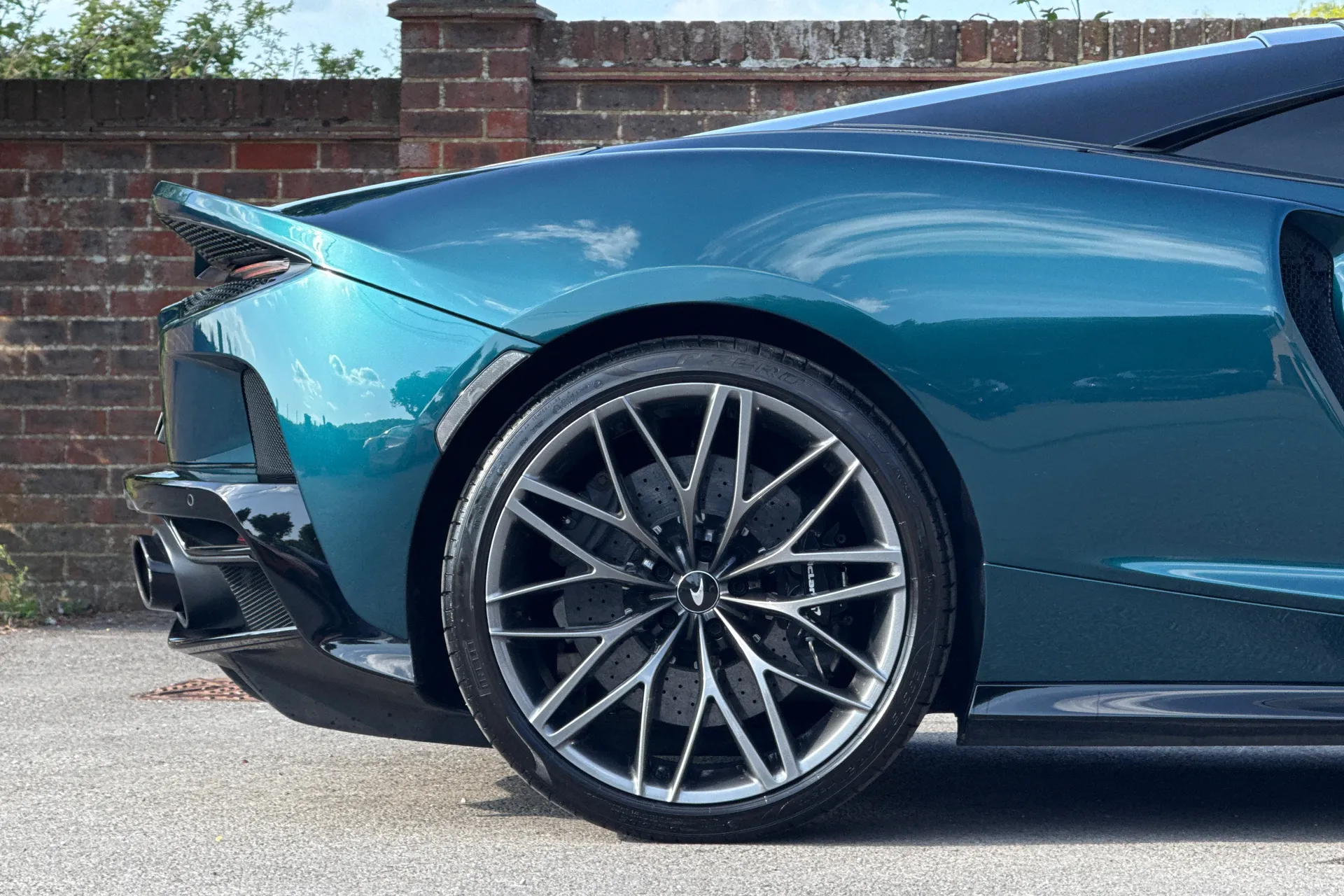McLaren GT thumbnail image number 8