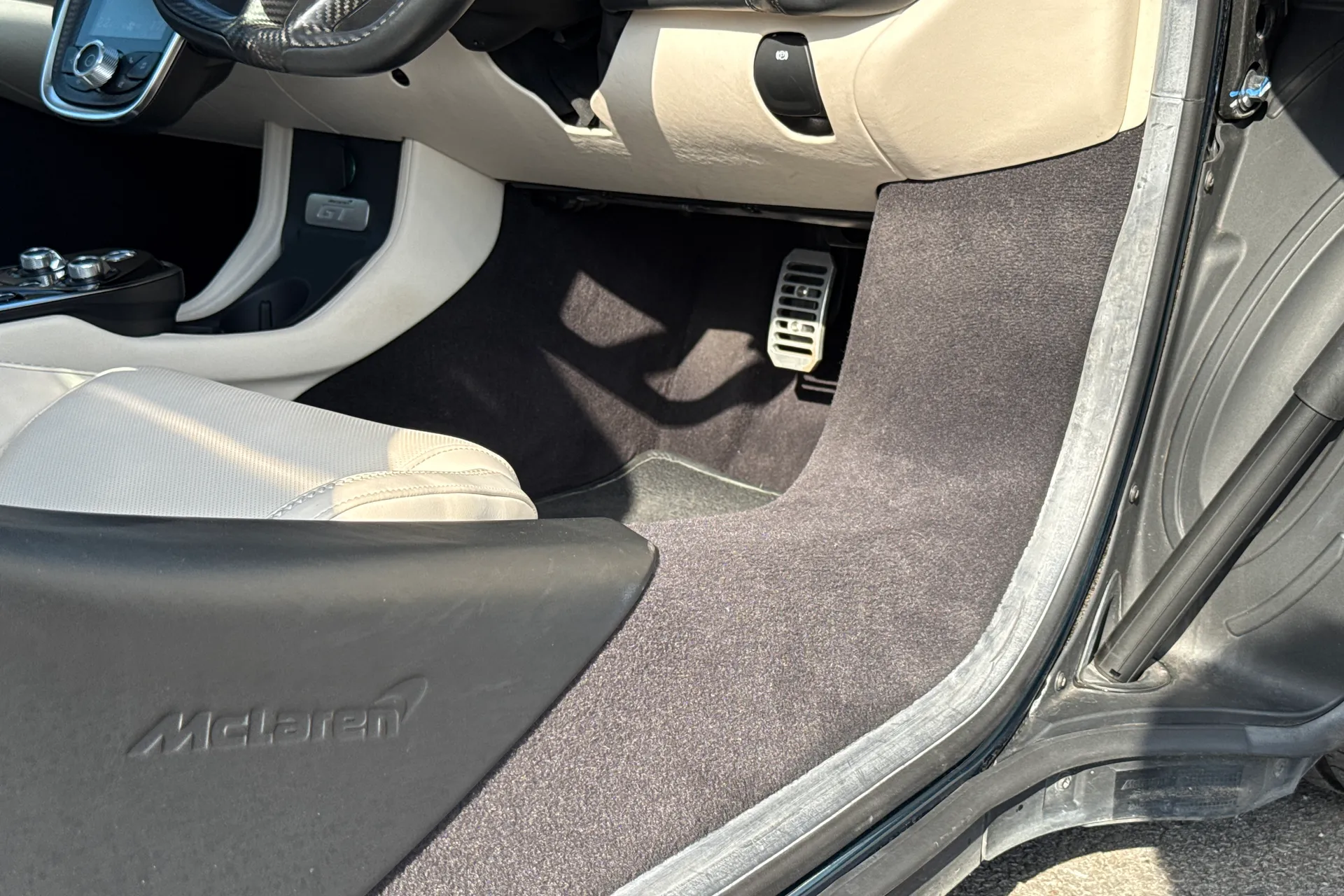 McLaren GT thumbnail image number 10