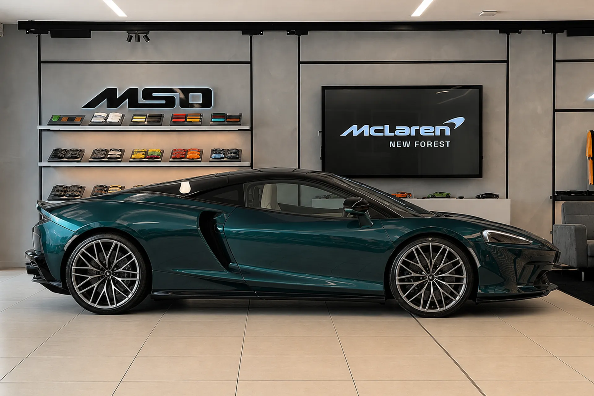 McLaren GT thumbnail image number 2