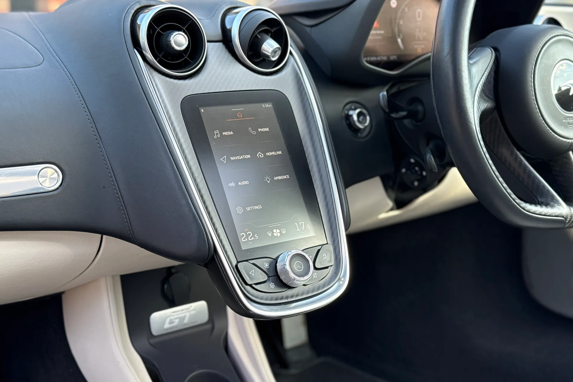 McLaren GT thumbnail image number 18