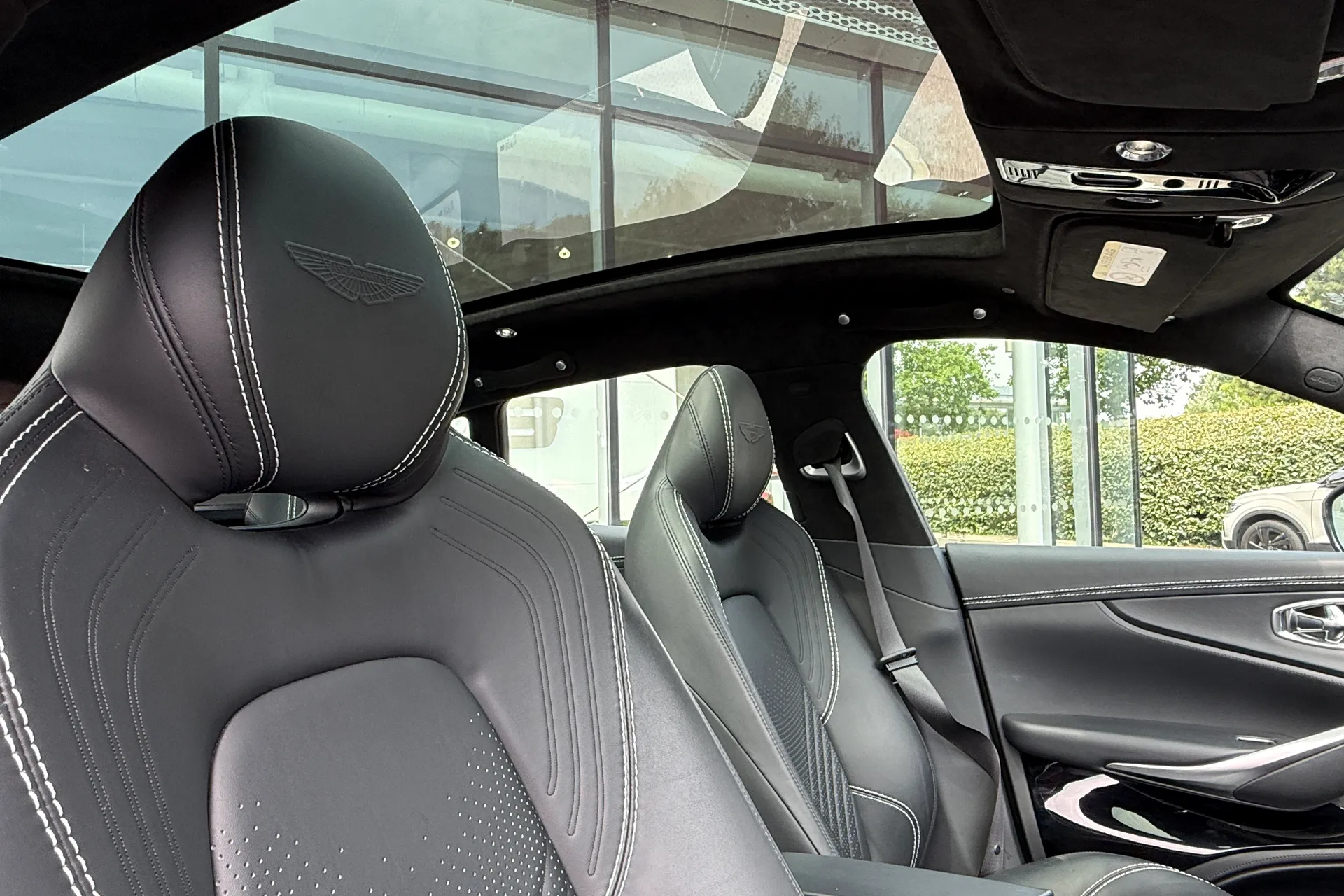 Aston Martin DBX thumbnail image number 33